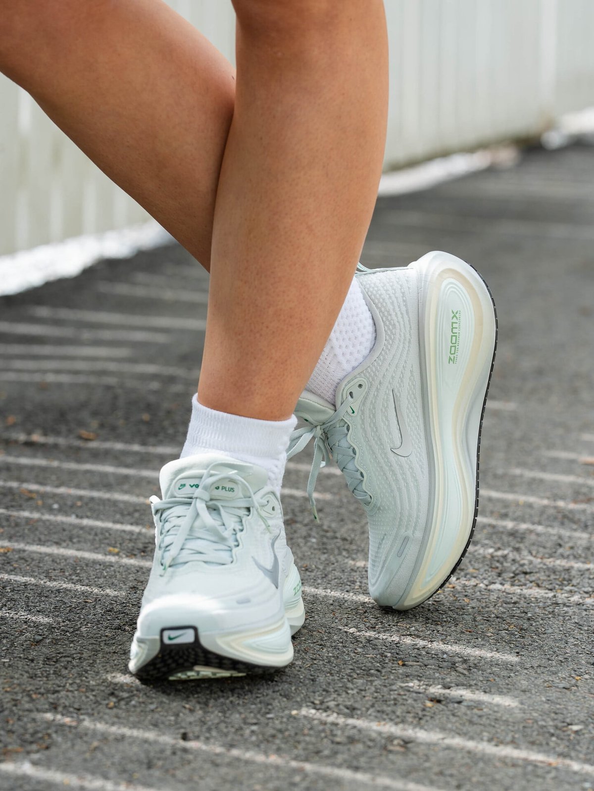 Nike Vomero Plus Light Silver / Metallic Silver