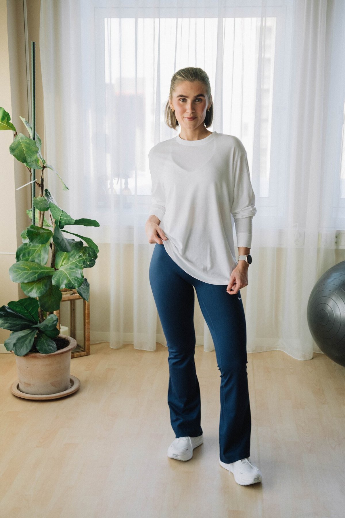 Nike One High-Waisted Flared Leggings Midnight Navy / White