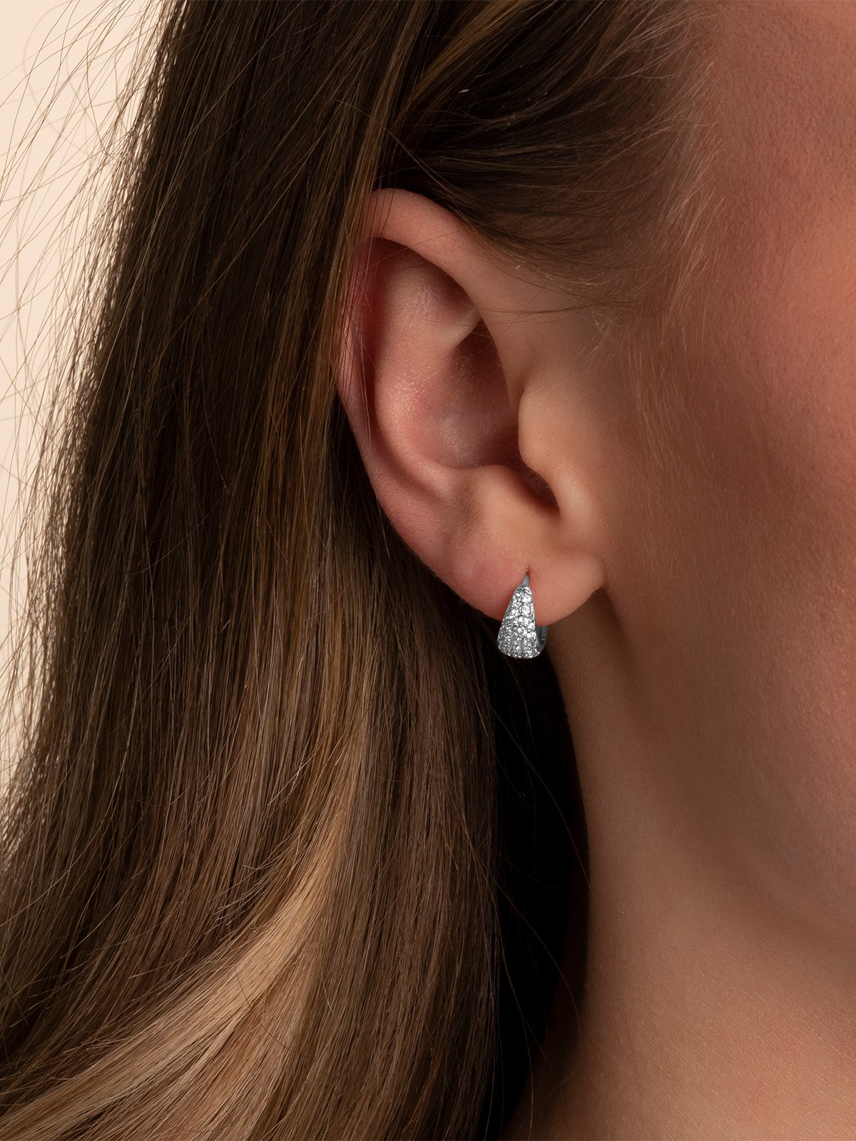 Snö Of Sweden Essential Honey Crystal Small Oval Ear Sølv