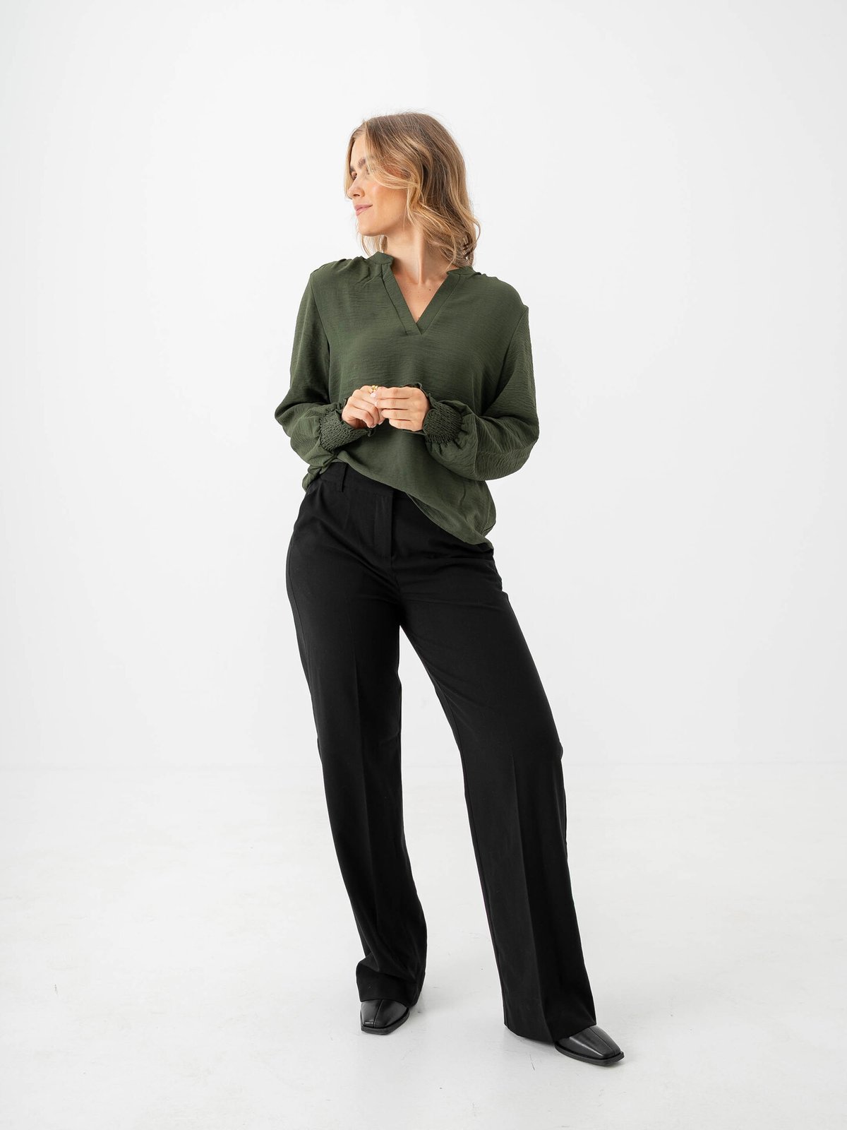 Only Mette V-Neck Long Sleeve Smock Top Duffel Bag