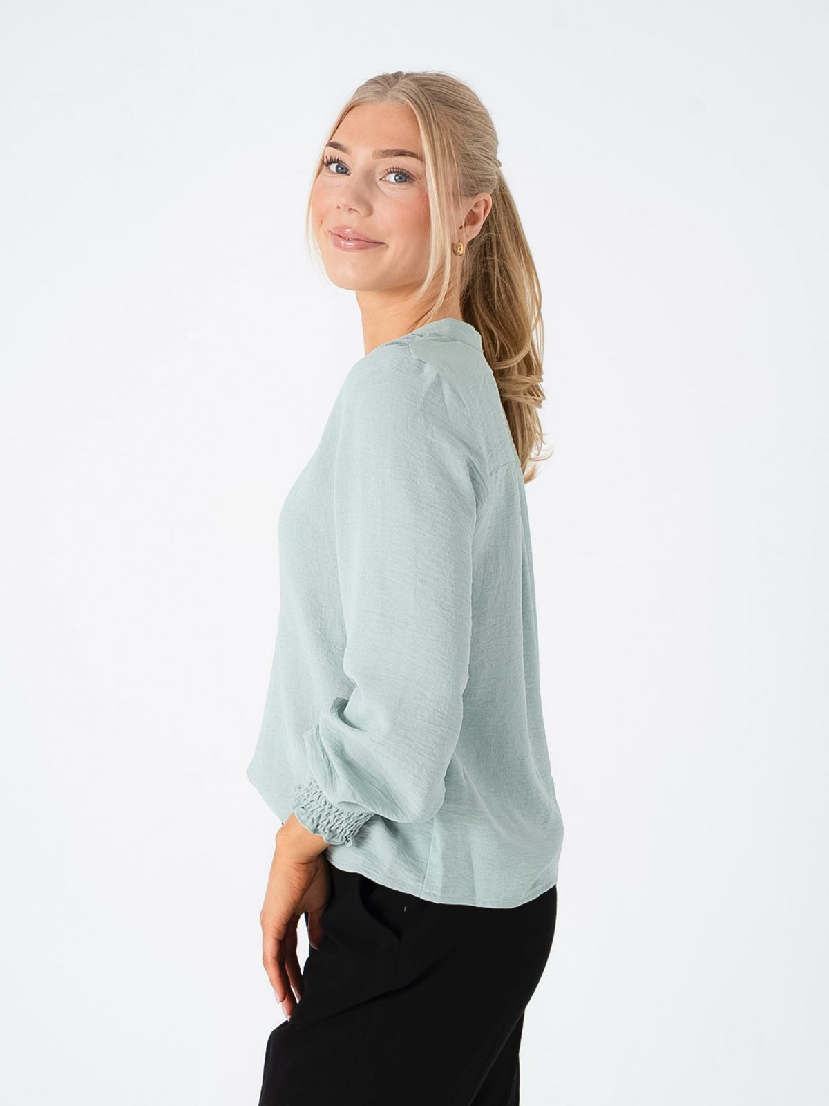 Only Mette V-Neck Long Sleeve Smock Top Jadeite