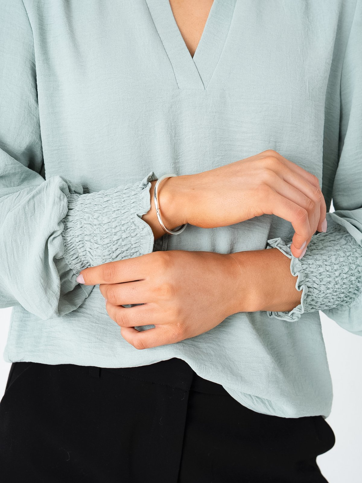 Only Mette V-Neck Long Sleeve Smock Top Jadeite