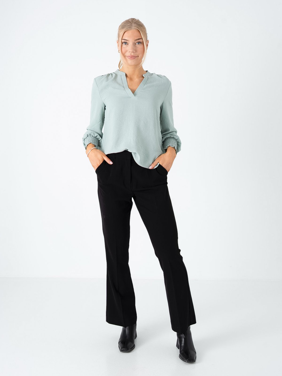 Only Mette V-Neck Long Sleeve Smock Top Jadeite