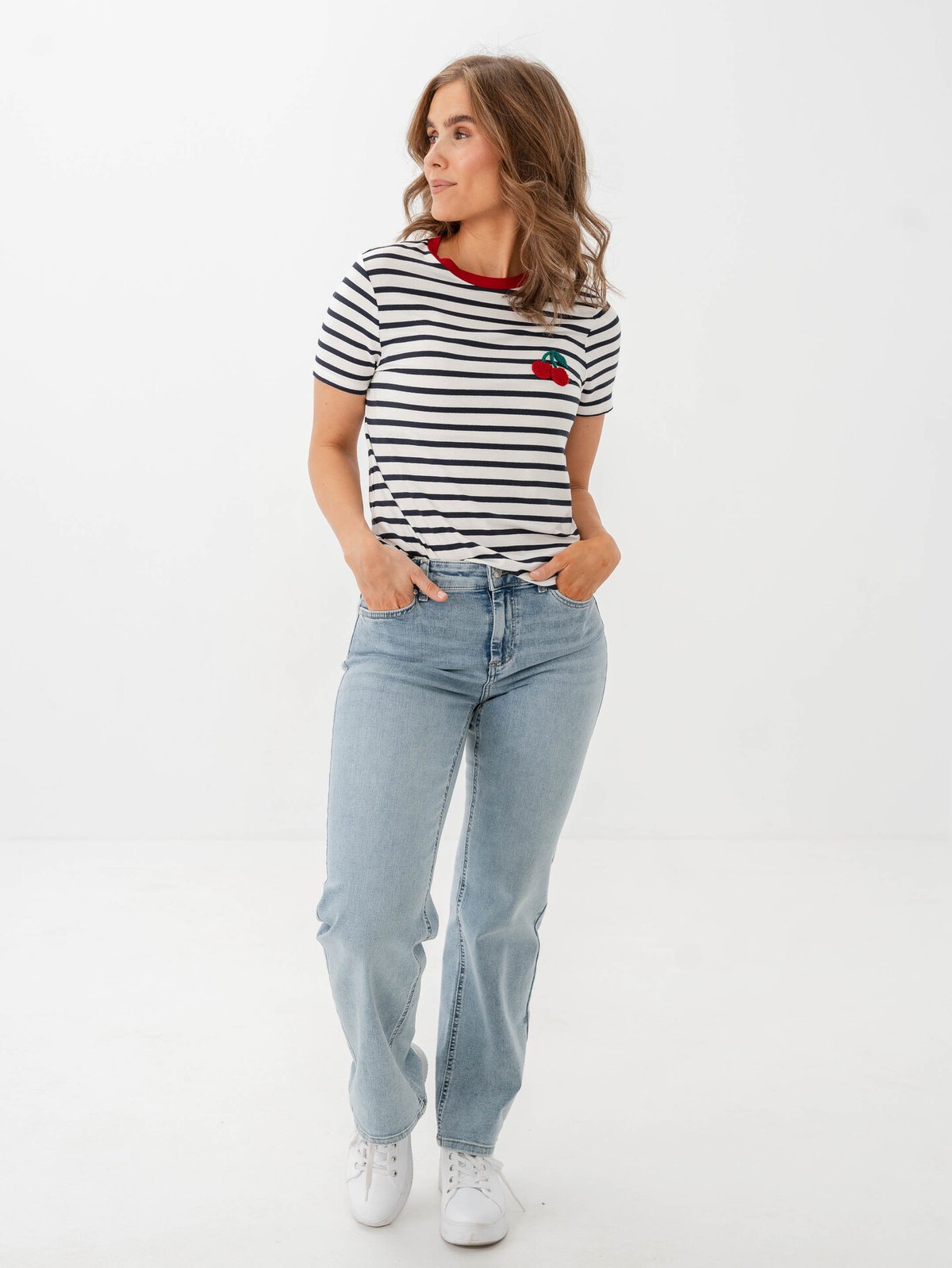 Only Heart Short Sleeve Tee Cloud Dancer Night Sky / Red Heart