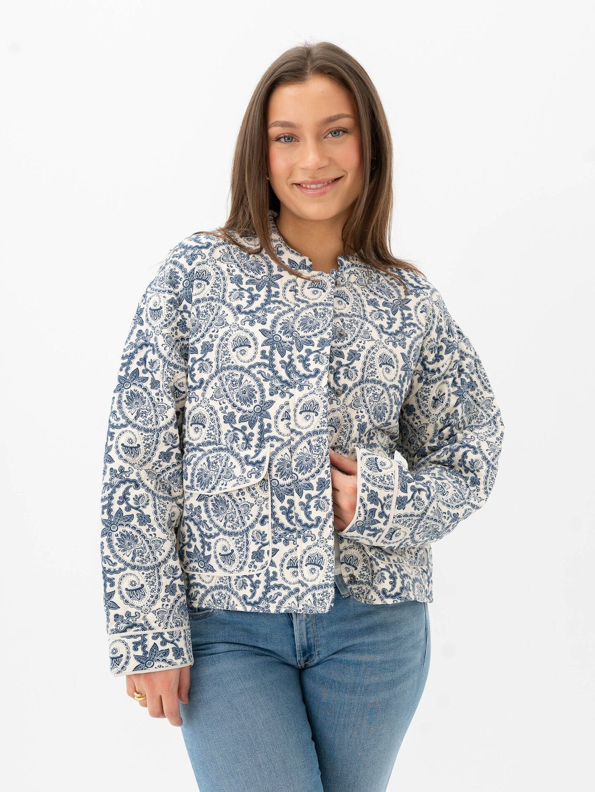 Only Hallie Quilted Jacket Cloud Dancer Blue Tile Print