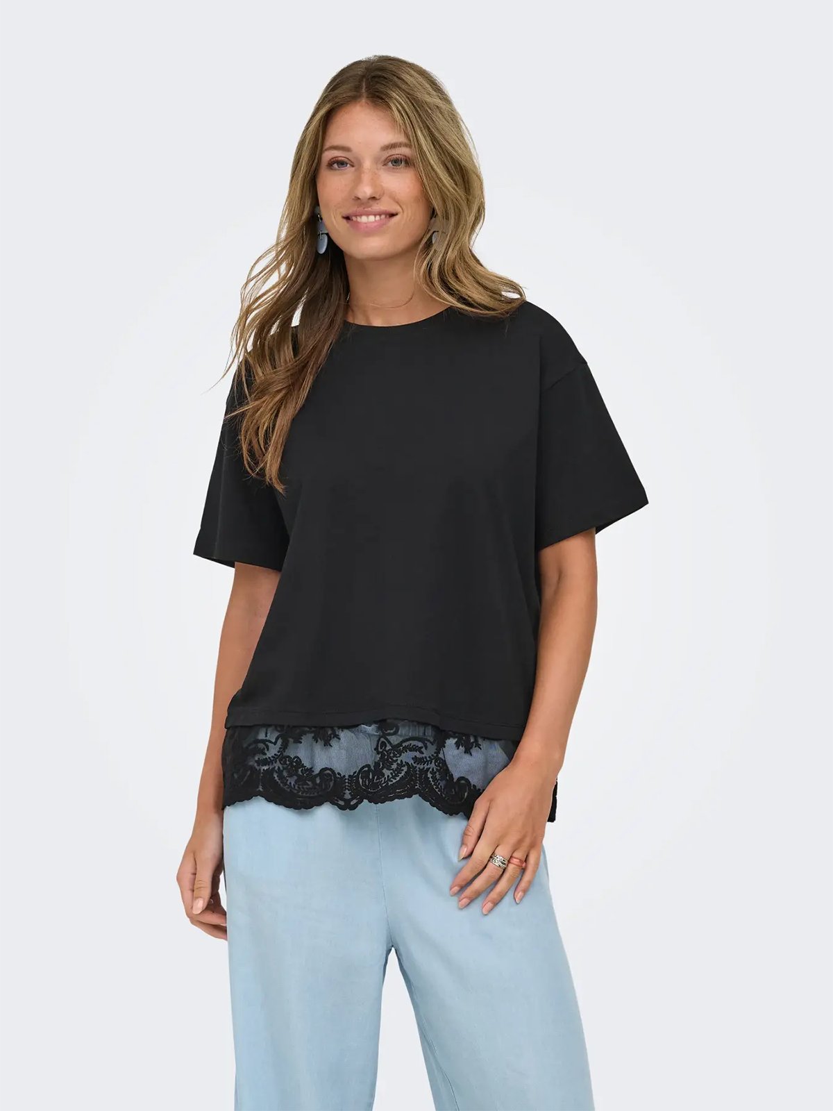 Only Vivvi Short Sleeve Lace Bottom Black