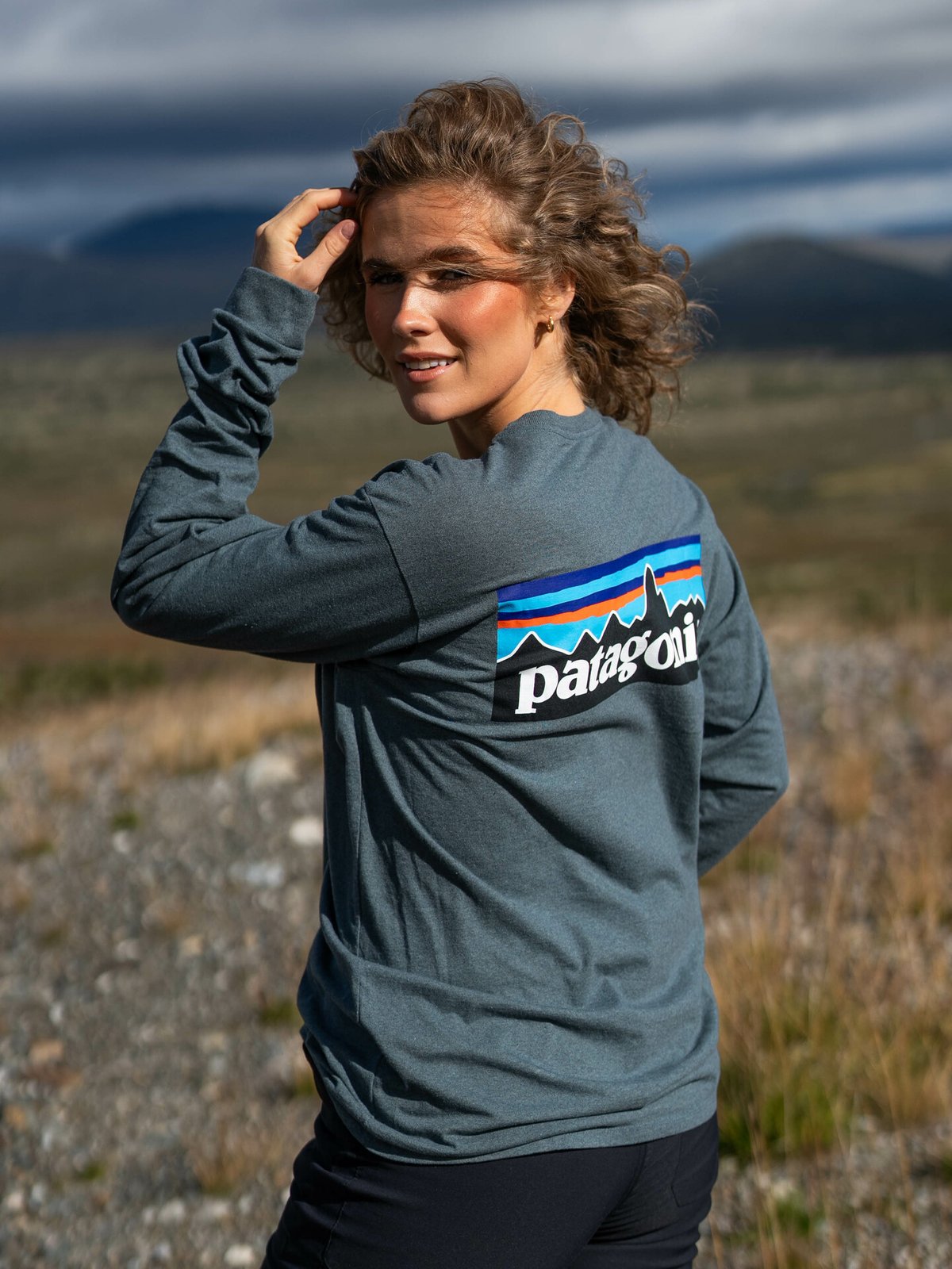 Patagonia Long Sleeve P-6 Logo Responsibili-T Nouveau Green