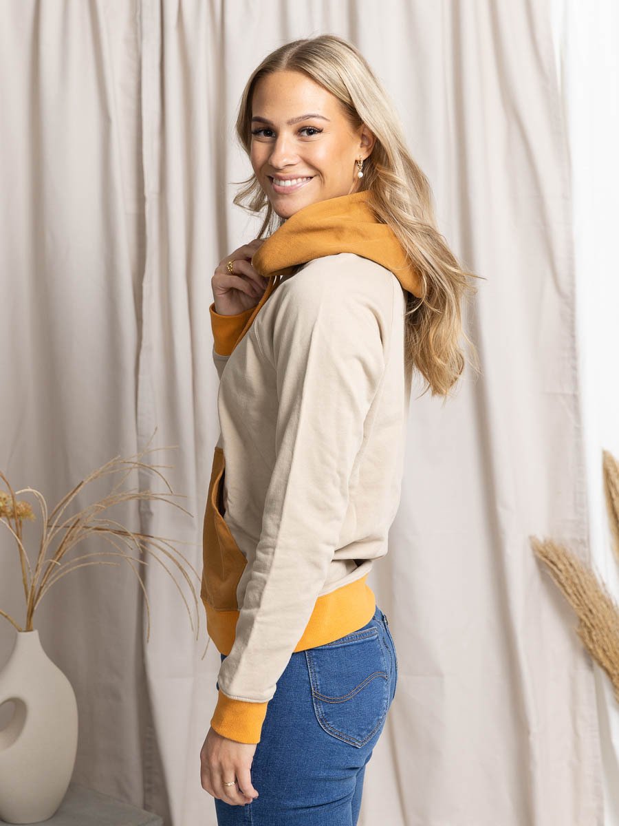 Patagonia Women’s P-6 Label Organic Hoody Oar Tan