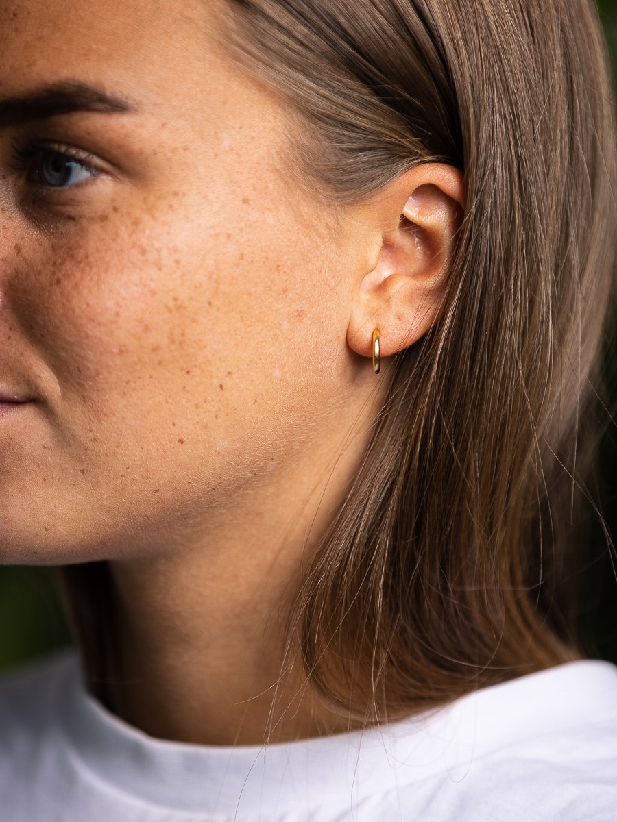 Pernille Corydon Solid Huggies Gold - Gullbelagt sølv / Sterlingsølv