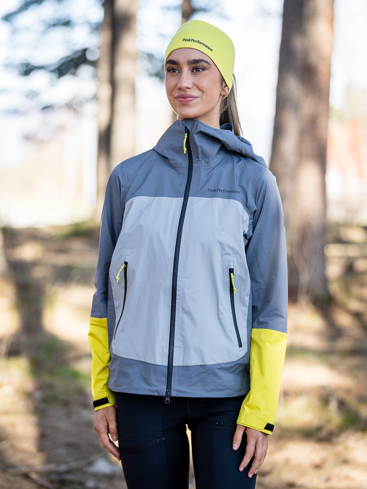 Peak Performance W Vislight Gore-Tex Light Jacket Quiet Grey / Soud Mist / Canary Lime
