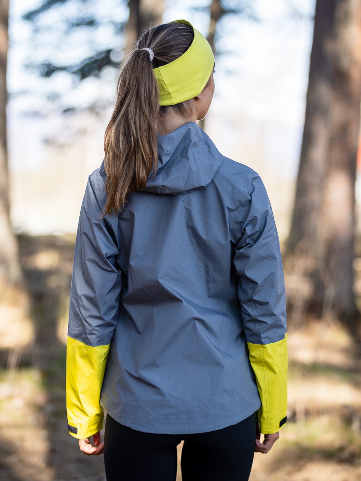 Peak Performance W Vislight Gore-Tex Light Jacket Quiet Grey / Soud Mist / Canary Lime