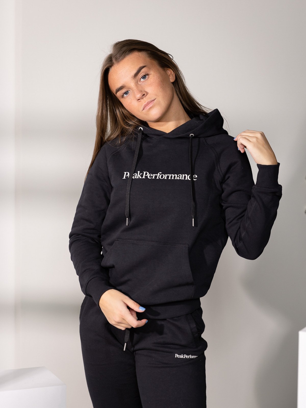 Peak Performance Ground Hood Black Beauty