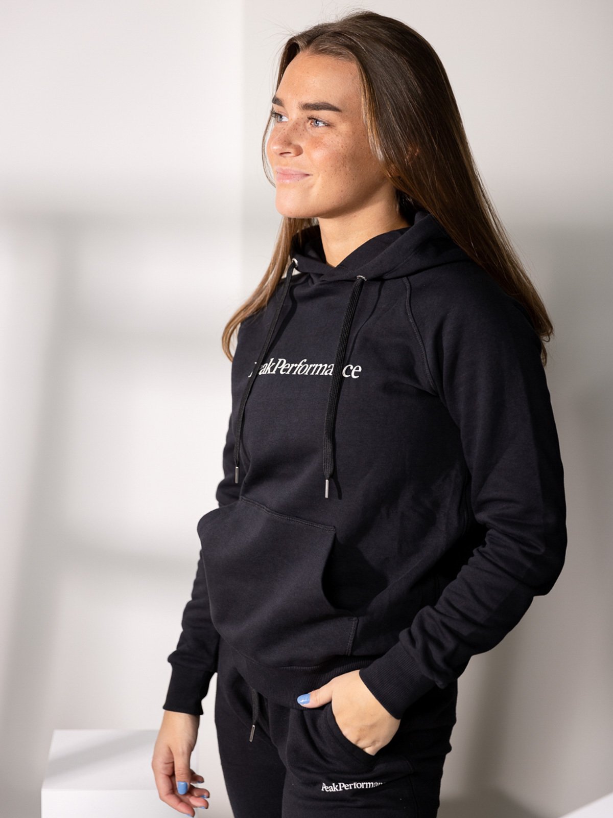 Peak Performance Ground Hood Black Beauty