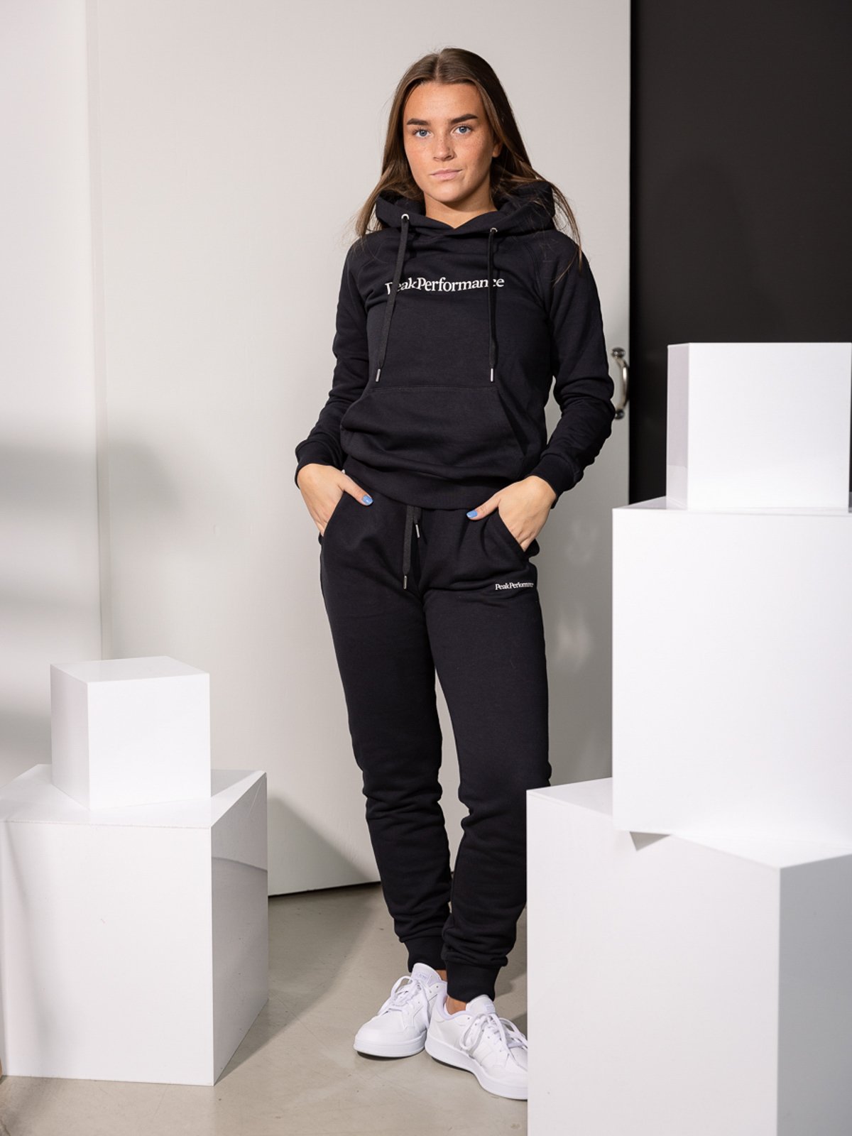 Peak Performance Ground Hood Black Beauty