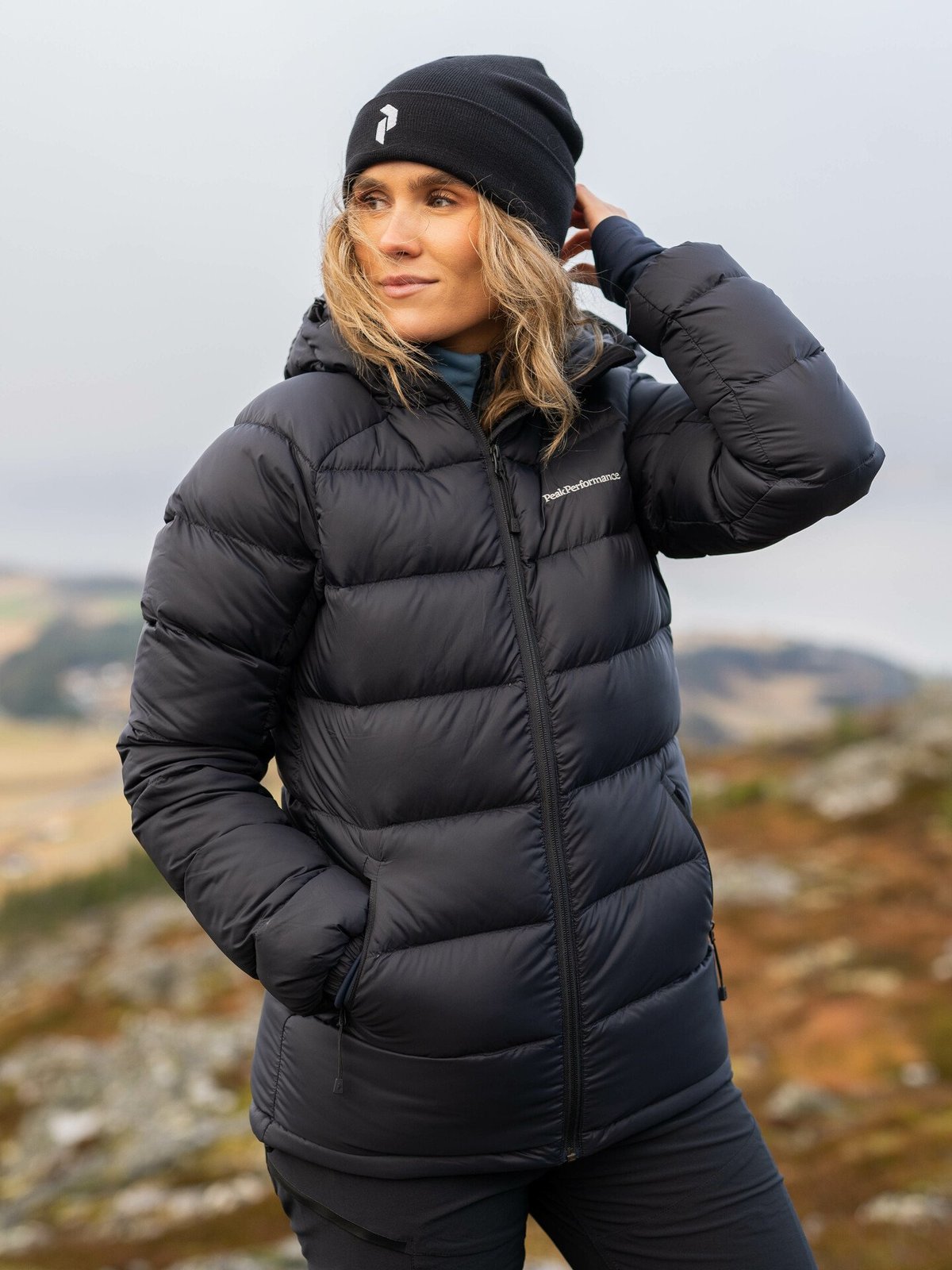 Peak Performance Down Hood Jacket Black