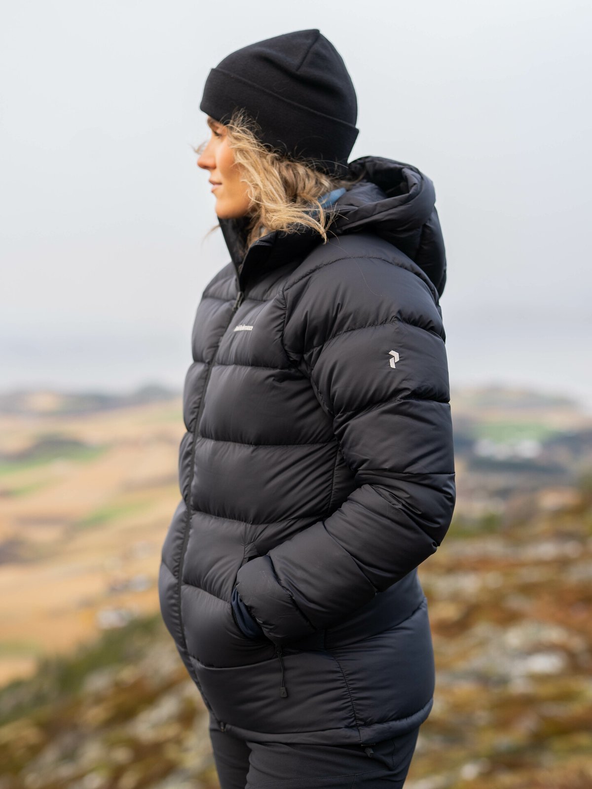 Peak Performance Down Hood Jacket Black
