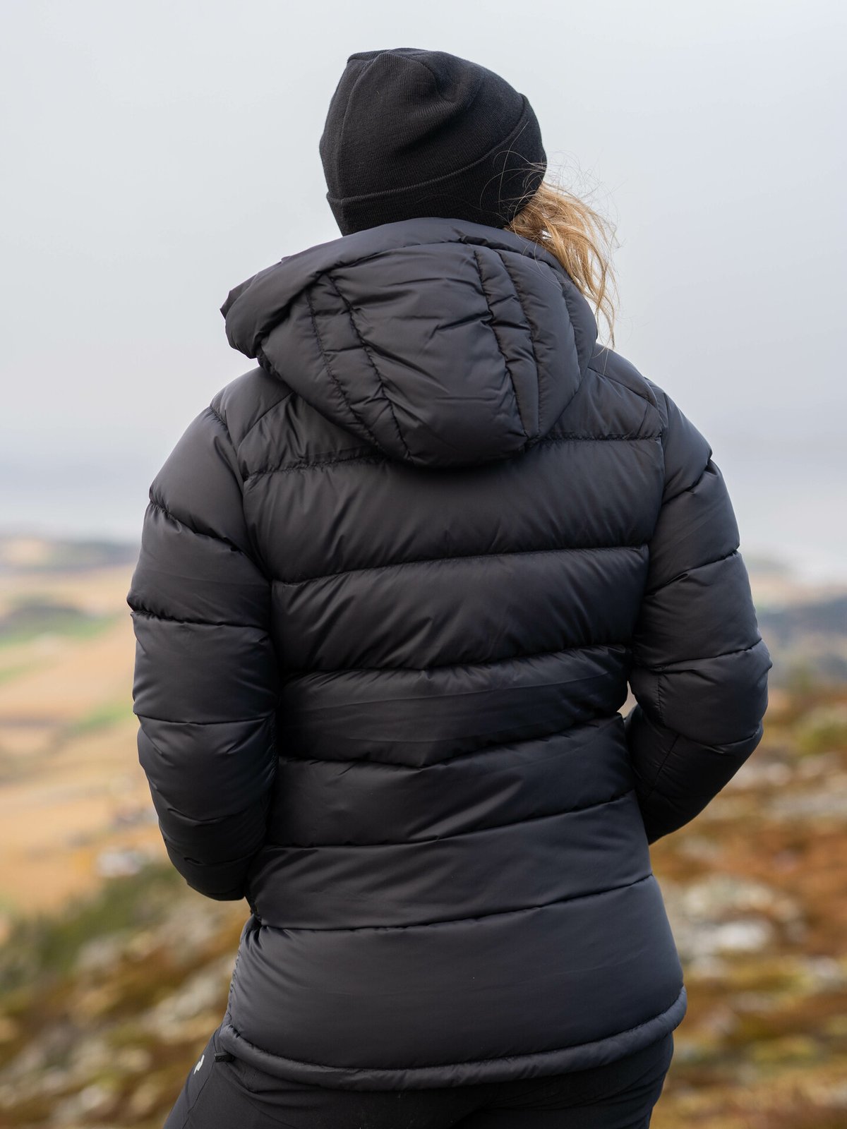 Peak Performance Down Hood Jacket Black