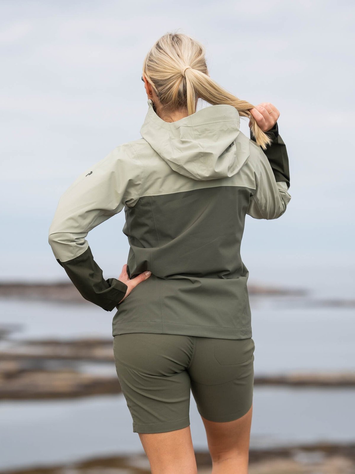 Peak Performance Trail Hipe Shell Jacket Pine Needle (48C) / Limit Green (G25) / Forest Night (4BT)