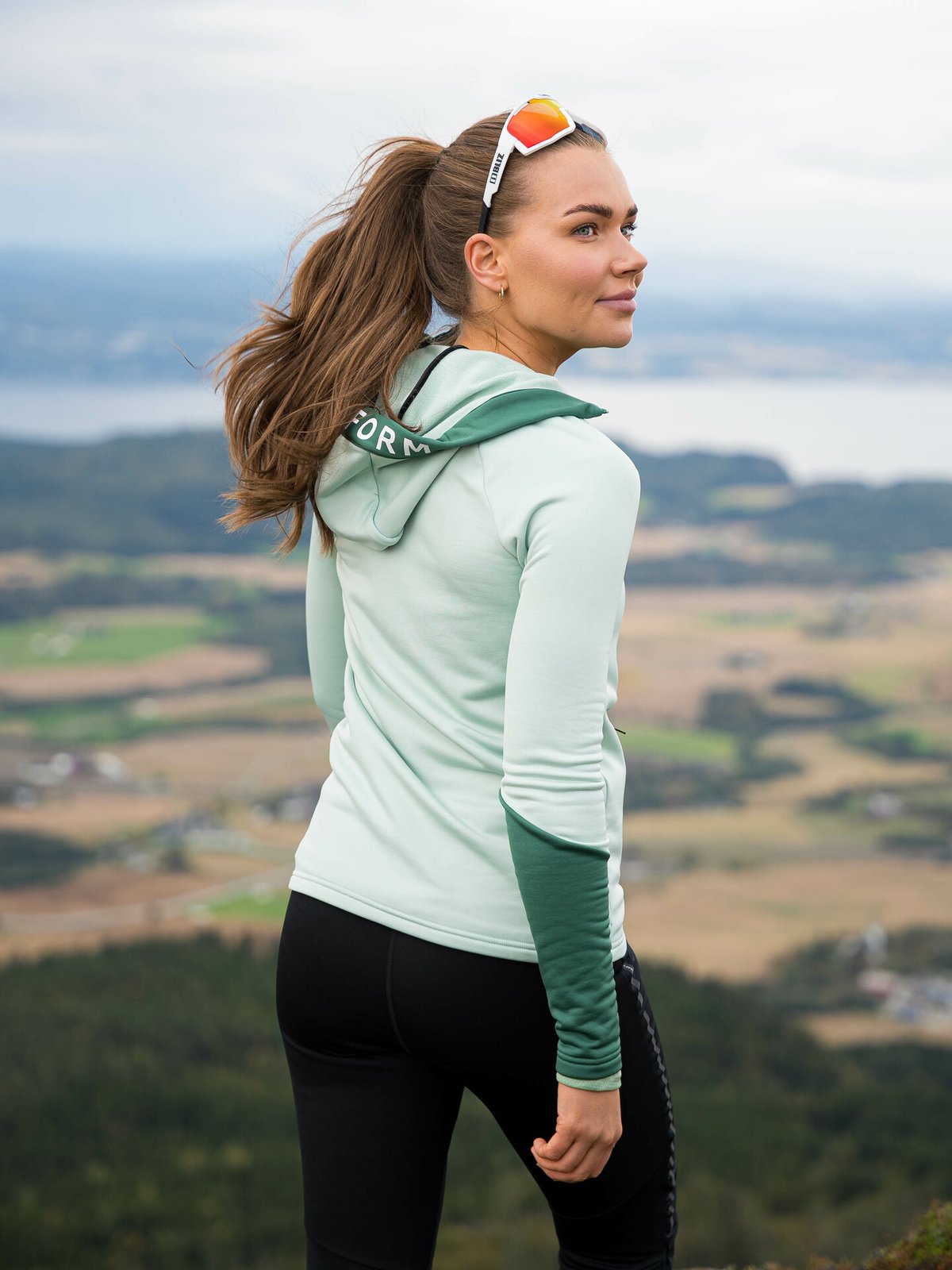 Peak Performance Rider Mid Zip Hood Delta Green / Smoke