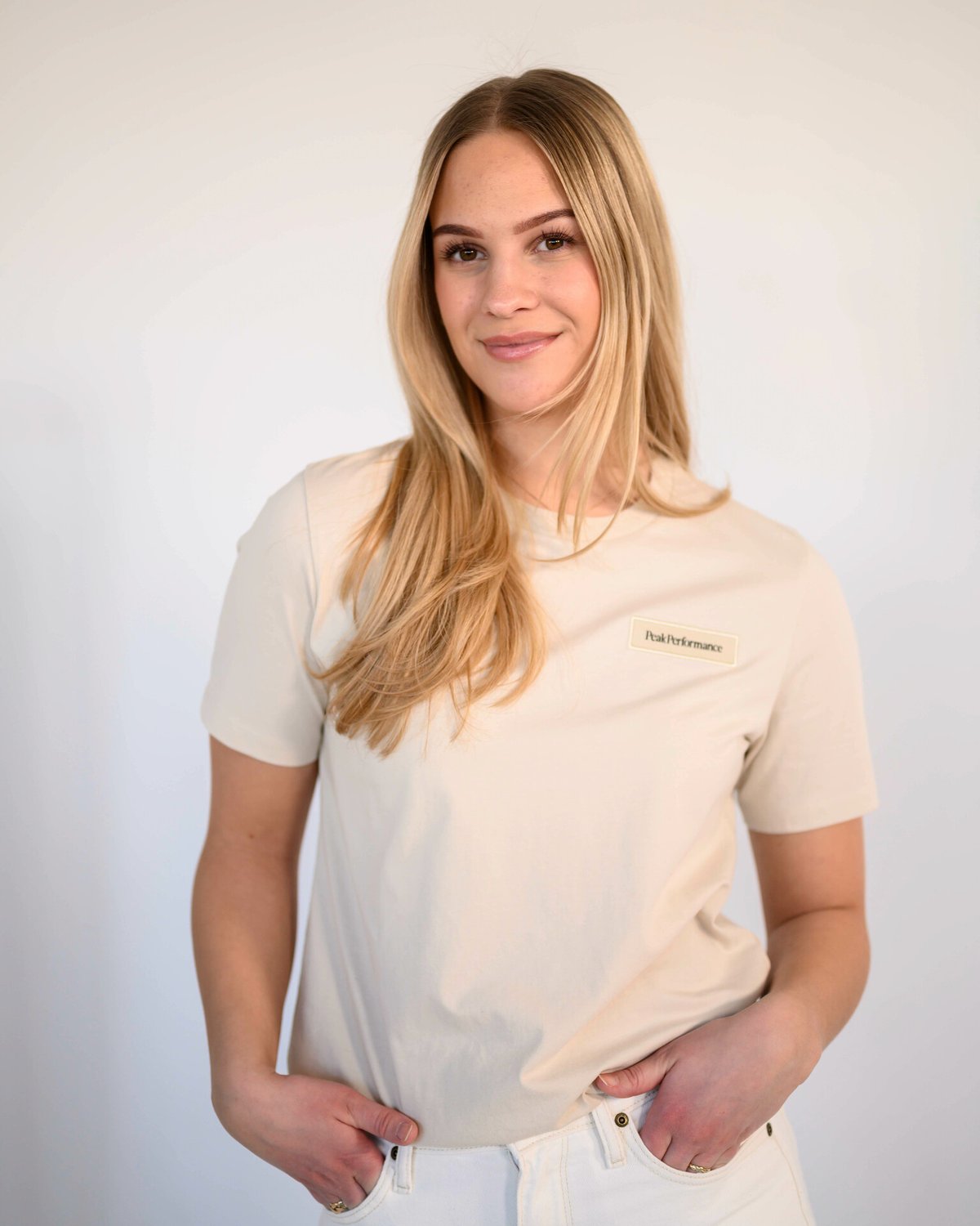 Peak Performance Logo Tee Sand fog