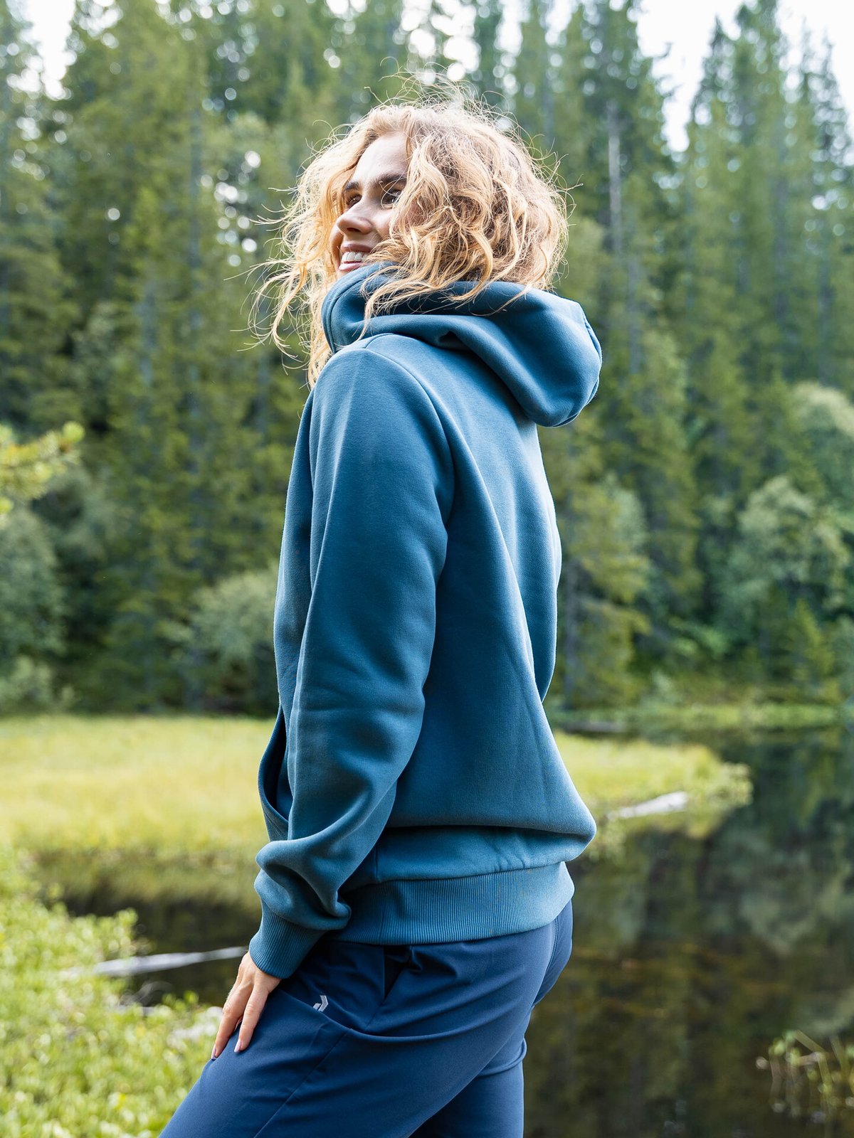 Peak Performance Original Small Logo Hood MOUNTAIN LAKE