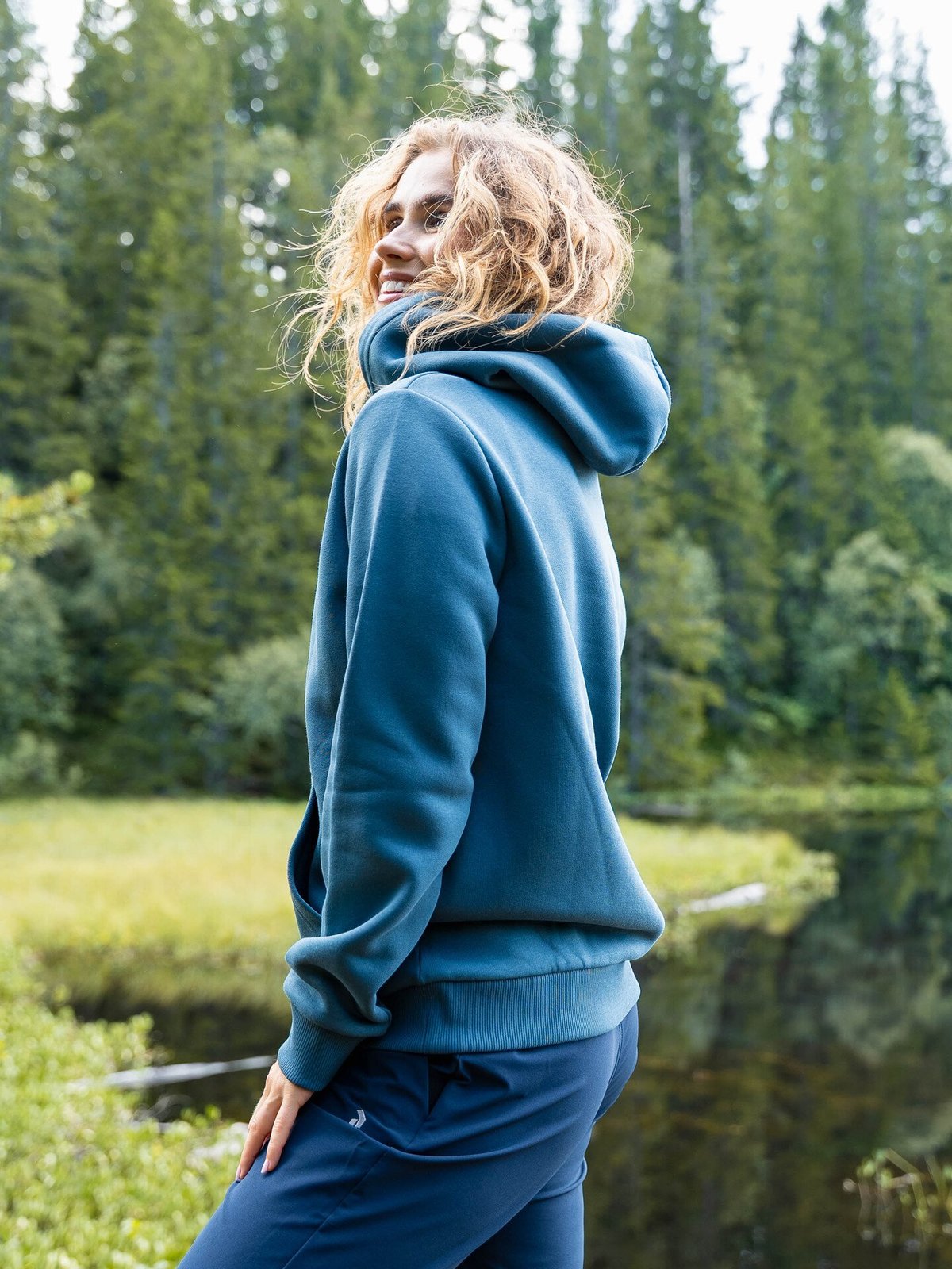 Peak Performance Original Small Logo Hood MOUNTAIN LAKE