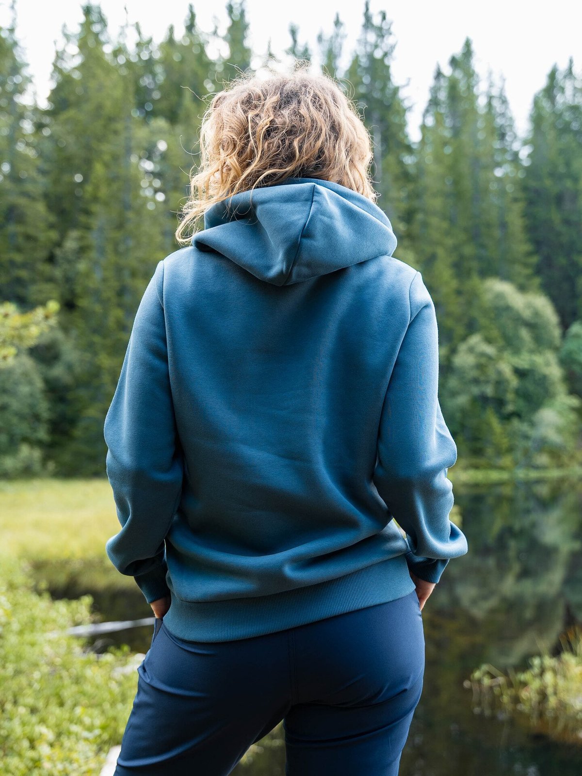 Peak Performance Original Small Logo Hood MOUNTAIN LAKE