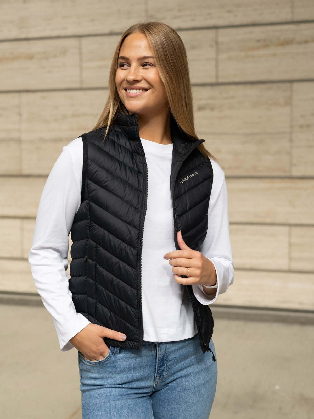 Peak Performance Frost Down Vest Black
