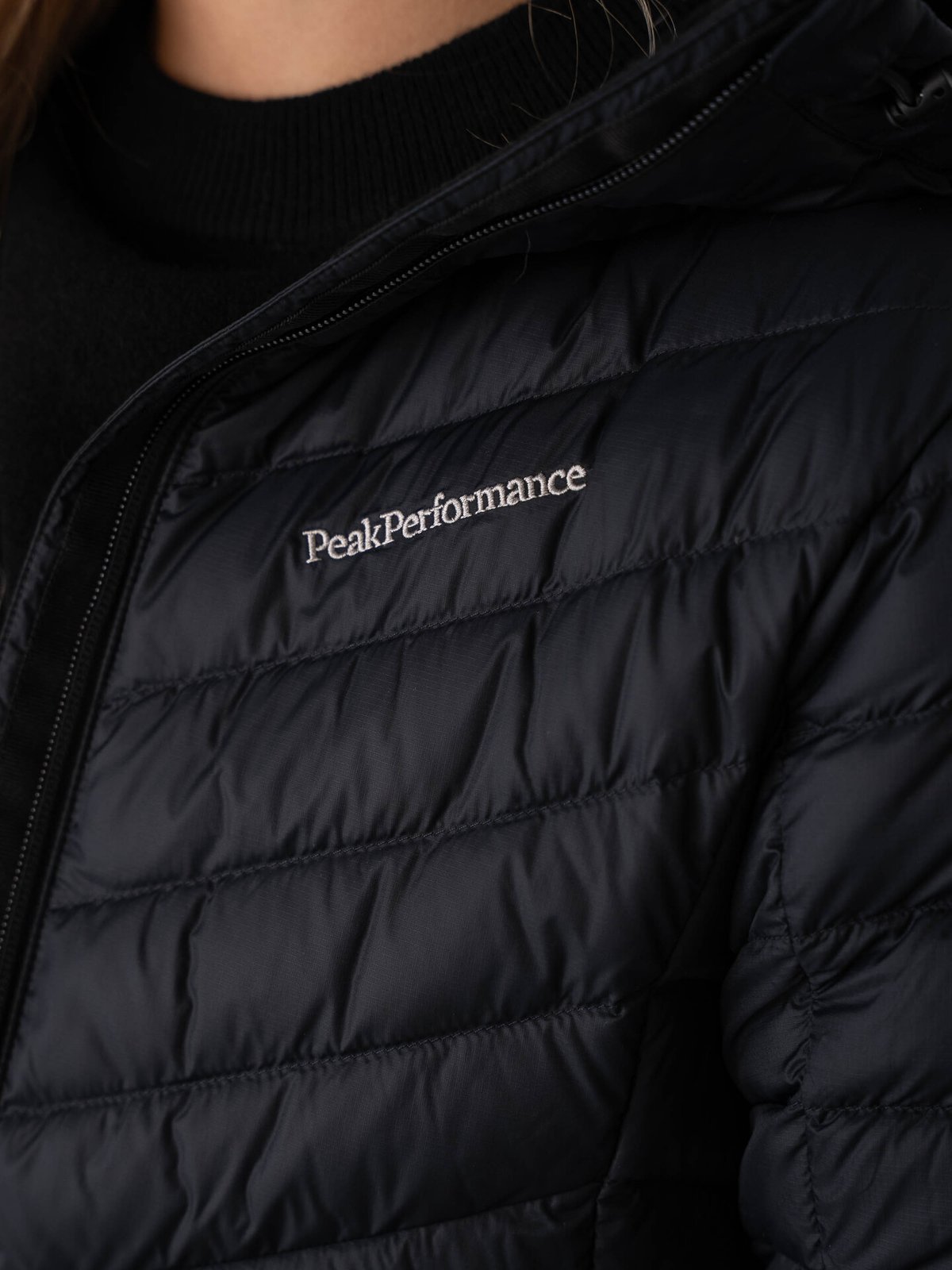 Peak Performance Frost Down Hood Jacket Black