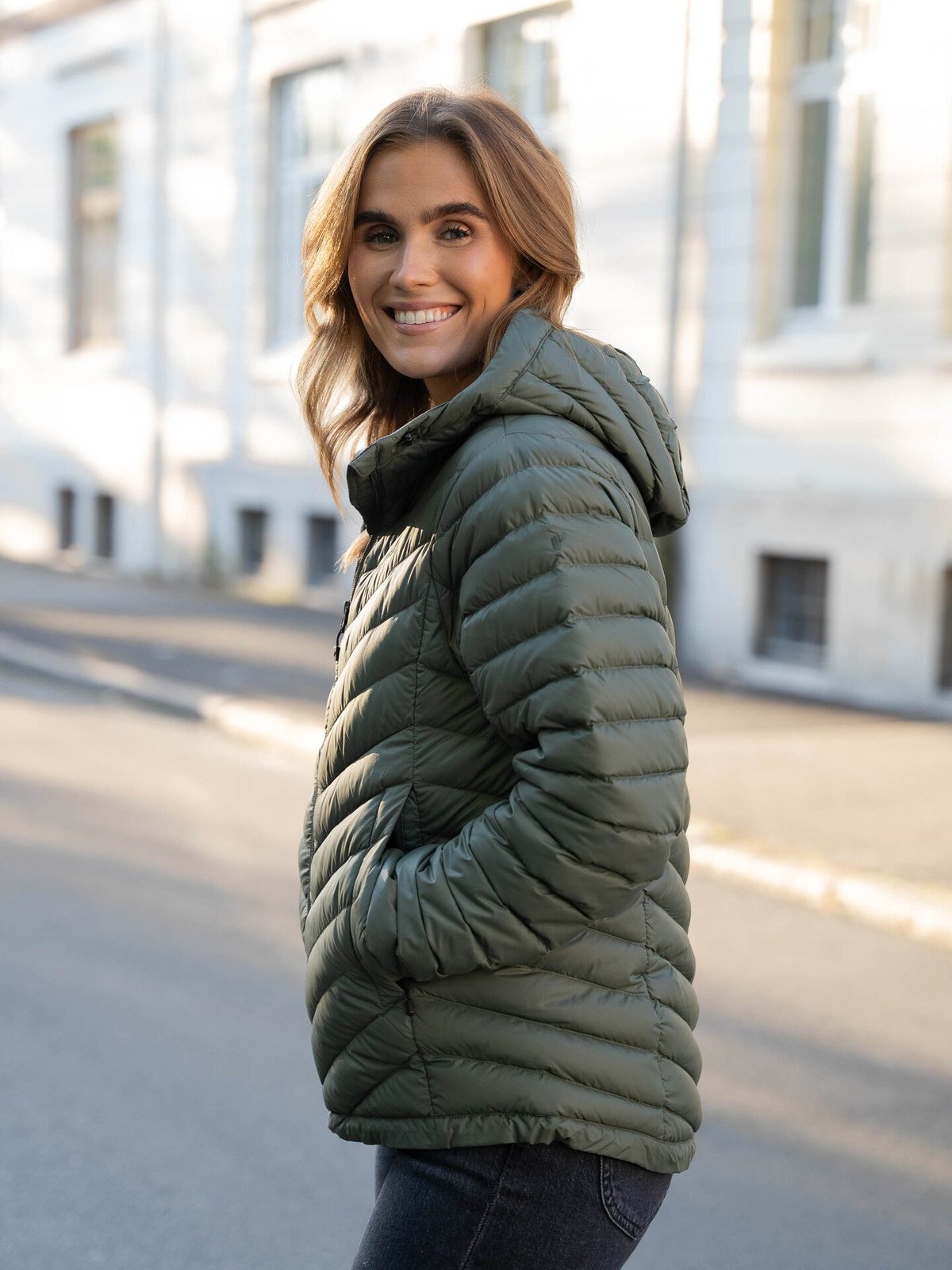 Peak Performance Frost Down Hood Jacket Pine needle (48c)