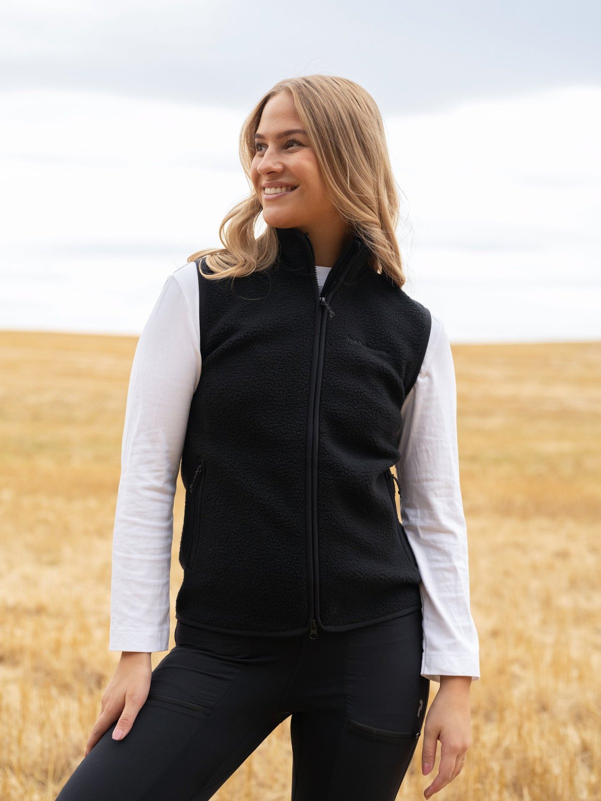 Peak Performance Pile Vest Black (050)