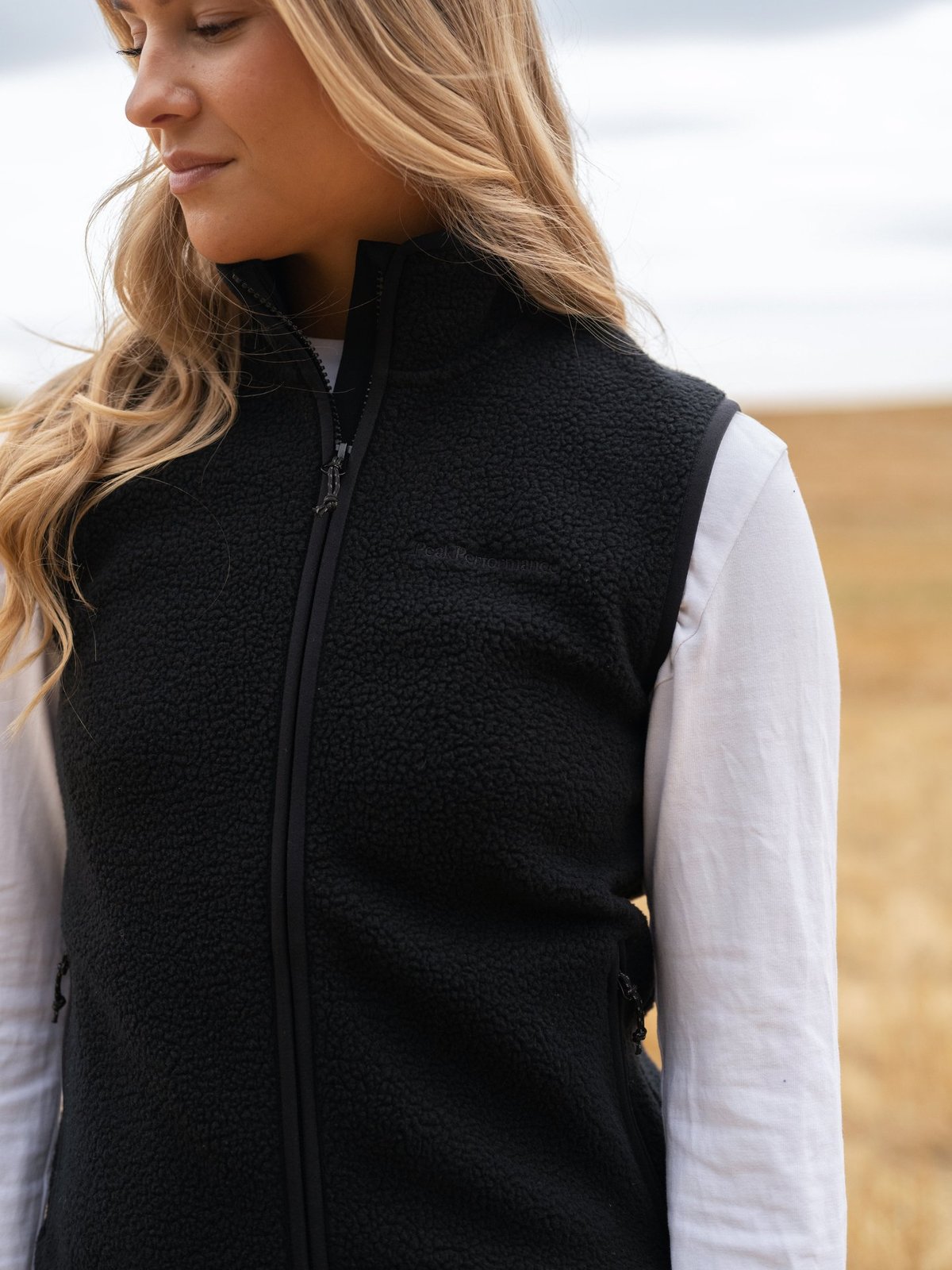 Peak Performance Pile Vest Black (050)