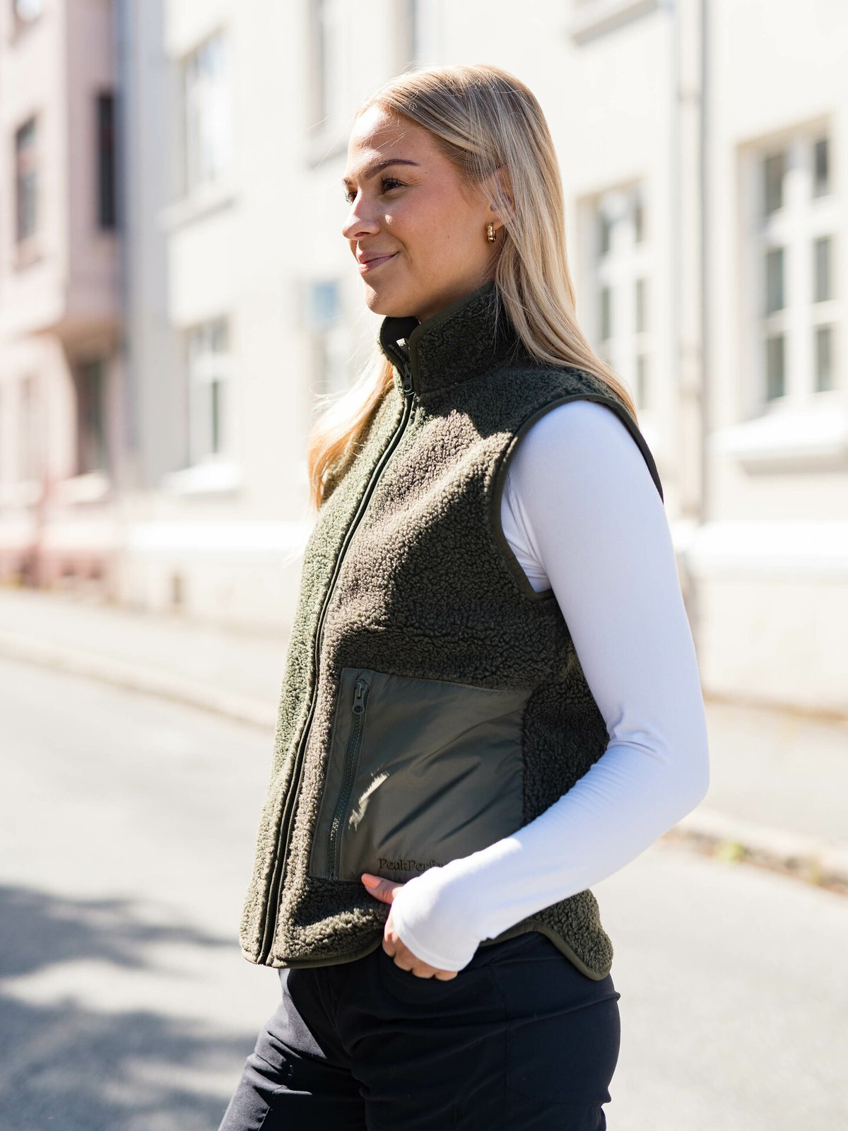 Peak Performance Ground Pile Vest Pine Needle