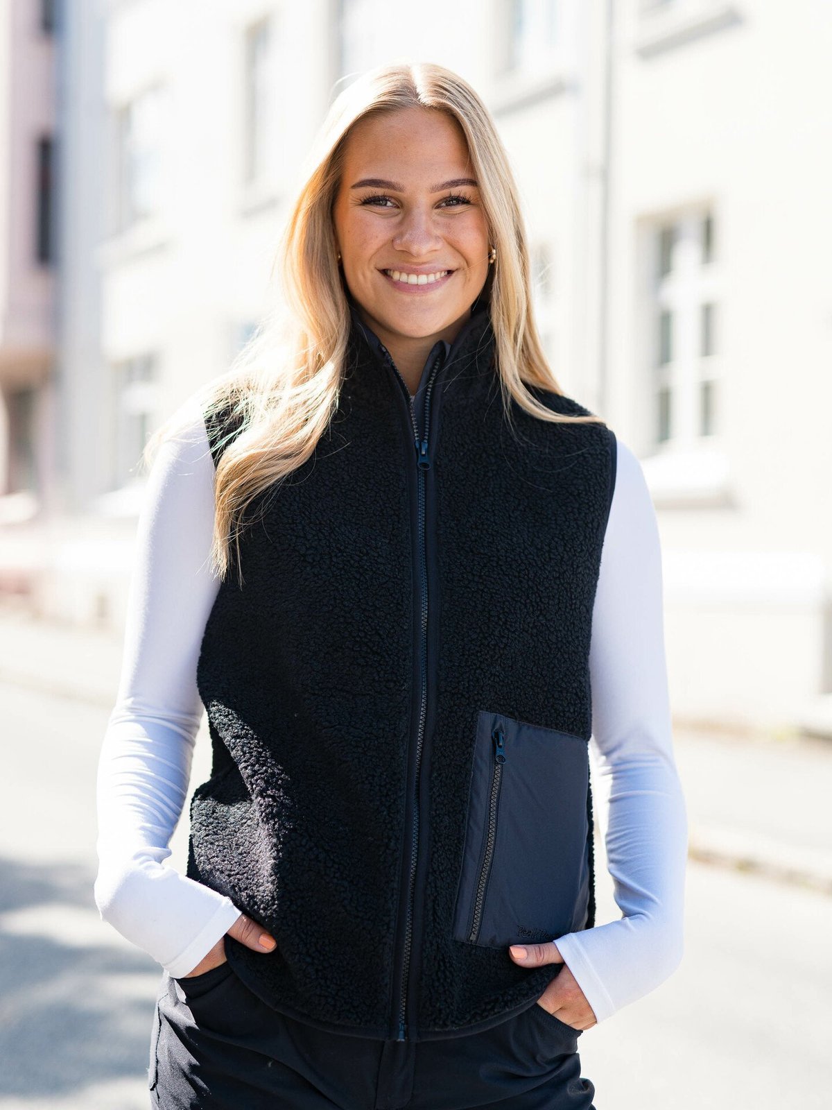 Peak Performance Ground Pile Vest Black