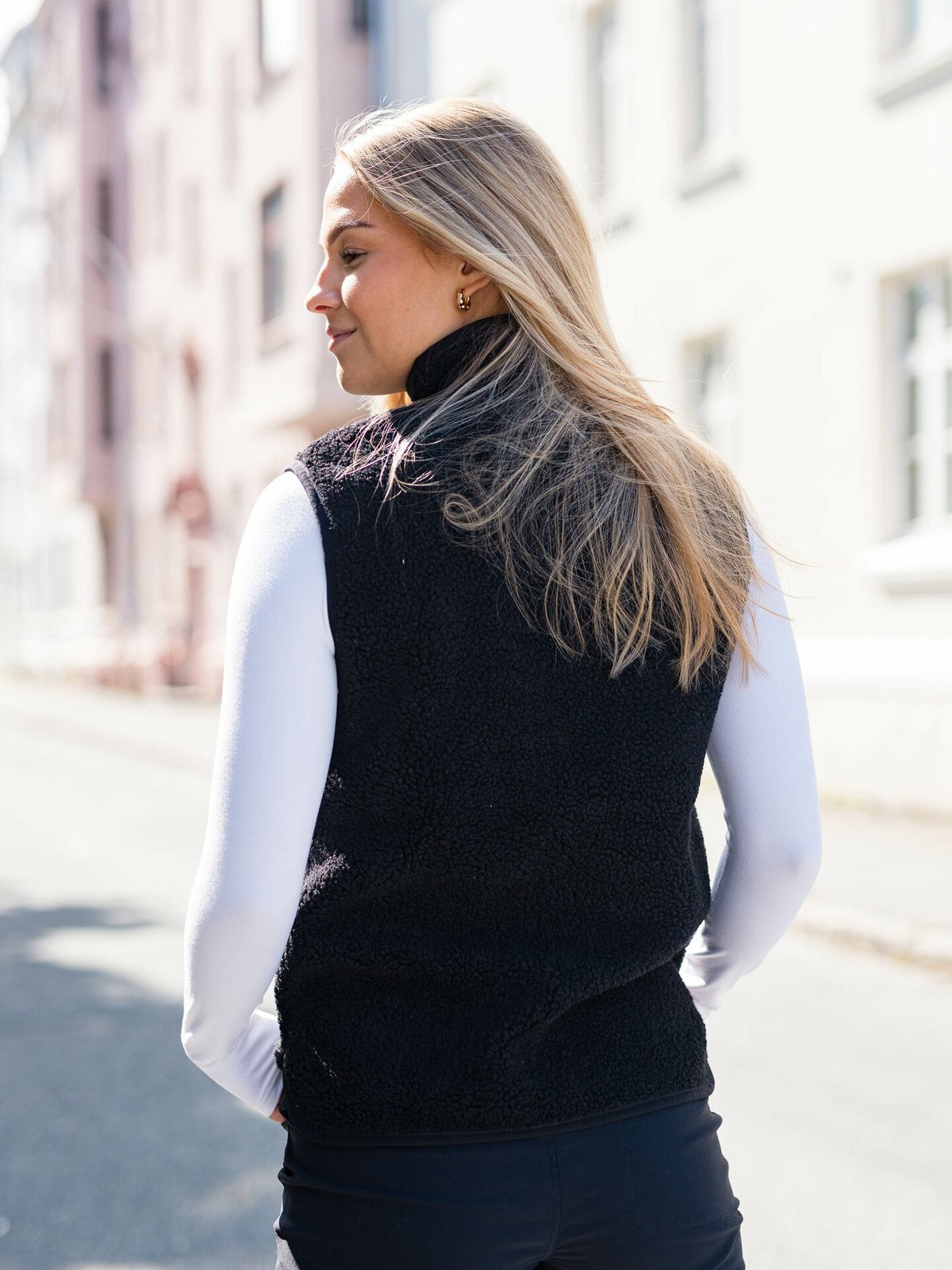 Peak Performance Ground Pile Vest Black