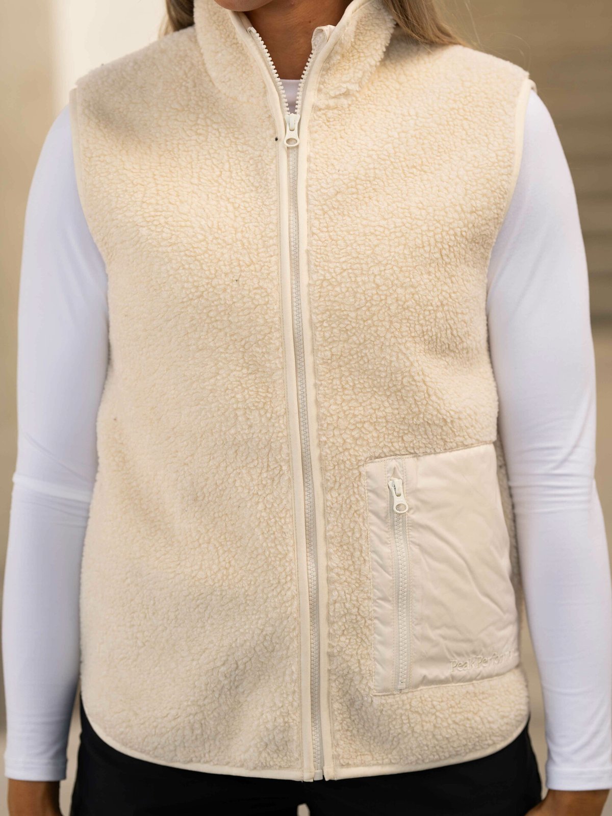 Peak Performance Ground Pile Vest Vintage White