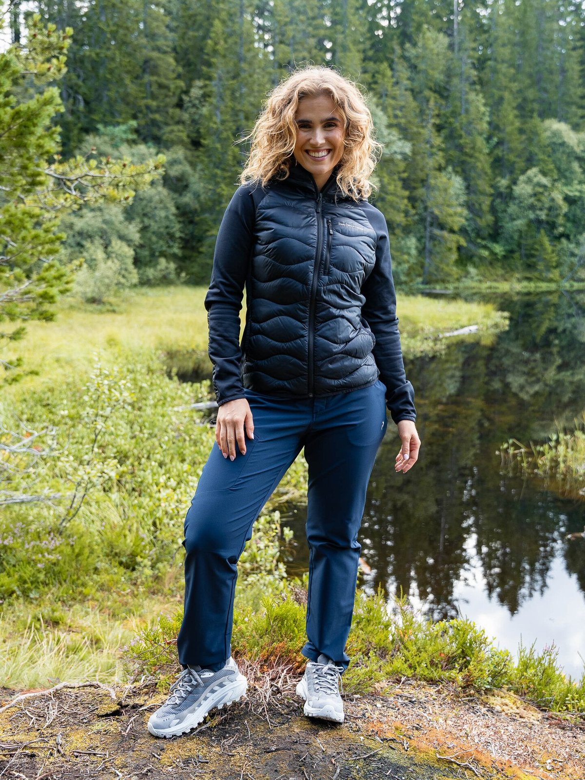 Peak Performance Helium Down Hybrid Hood Women BLACK