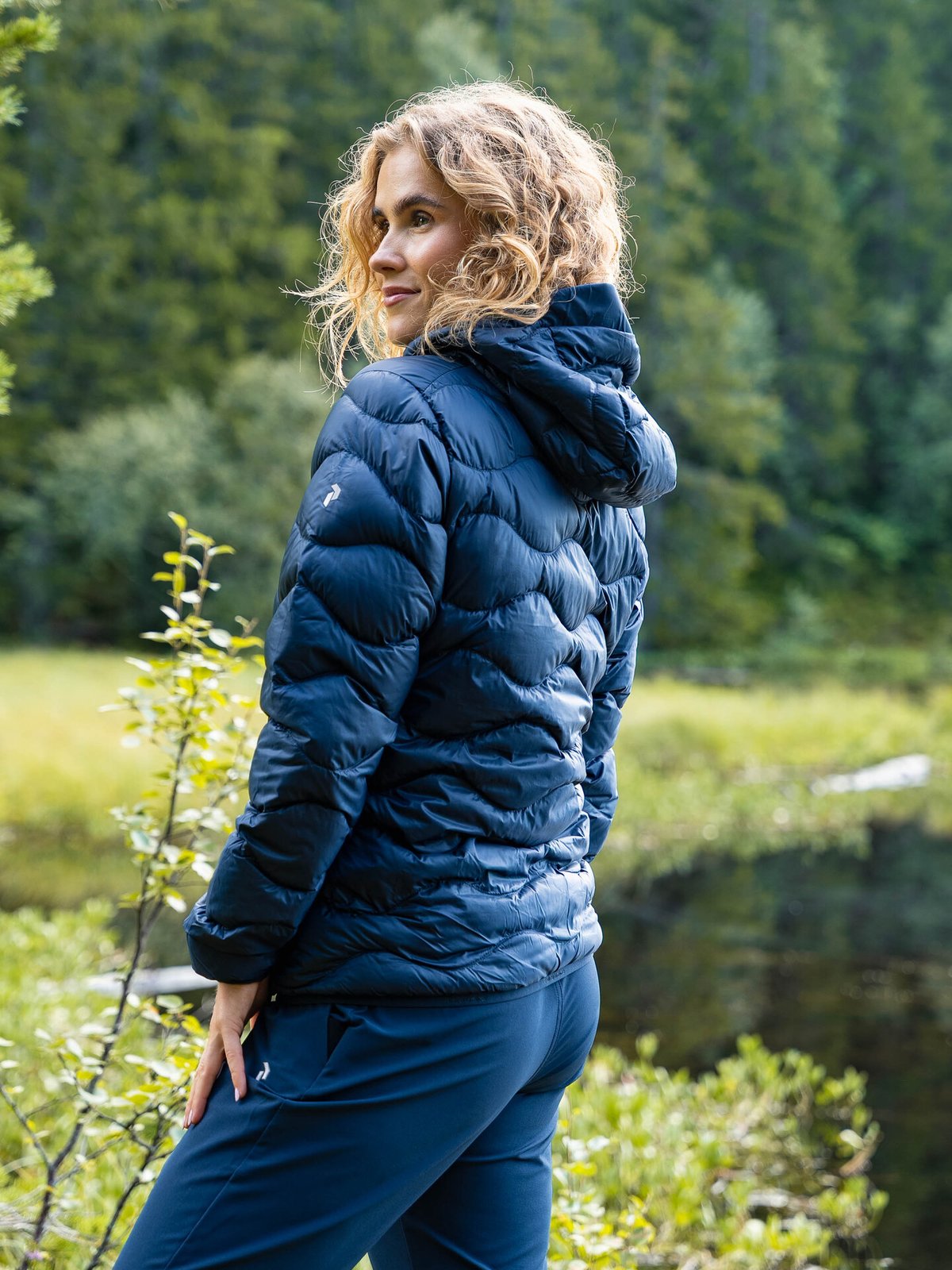 Peak Performance Helium Down Hood Jacket Women BLUE SHADOW