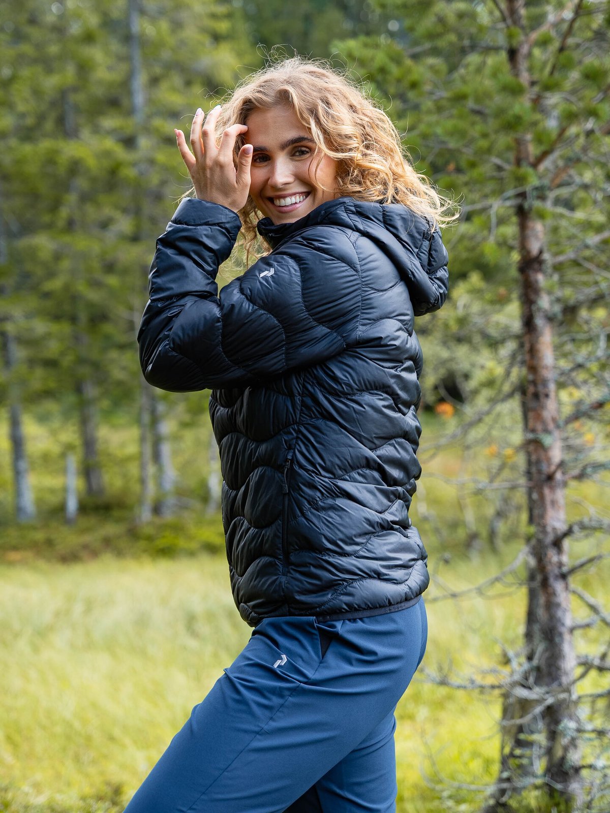 Peak Performance Helium Down Hood Jacket Women BLACK