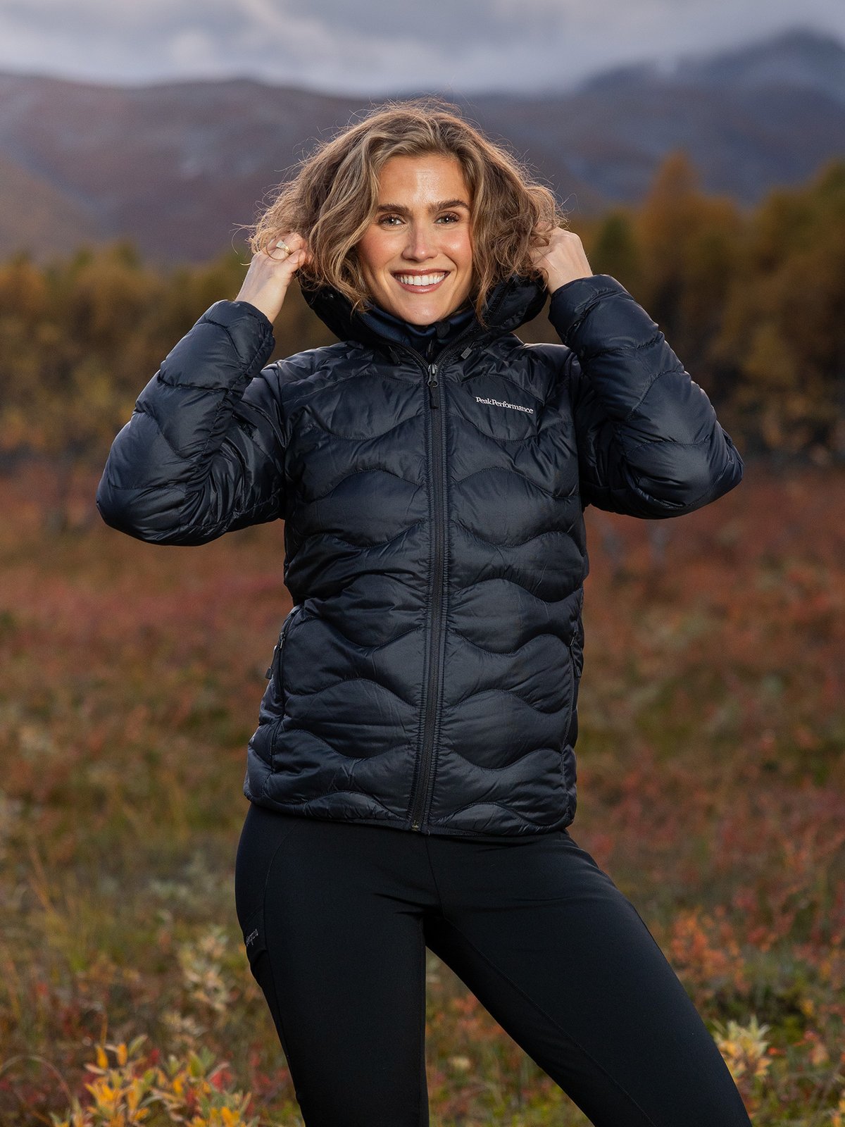 Peak Performance Helium Down Hood Jacket Women BLACK