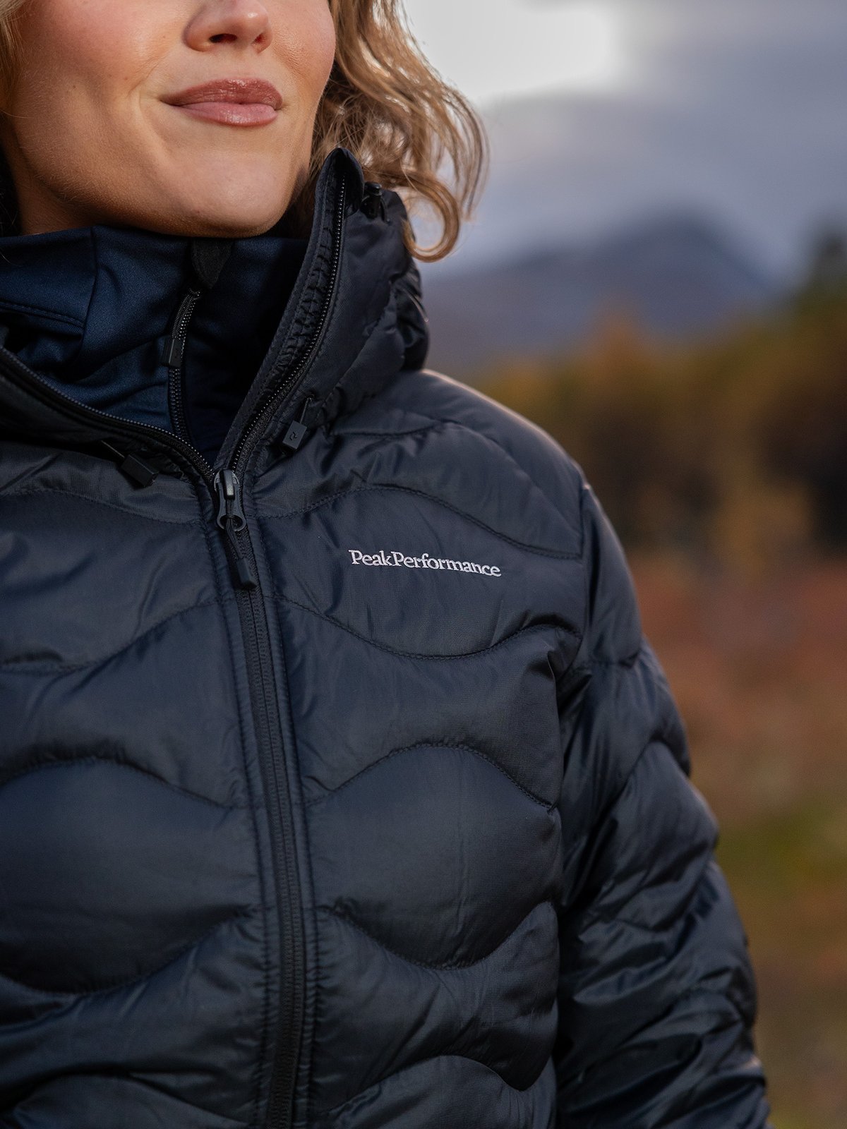Peak Performance Helium Down Hood Jacket Women BLACK