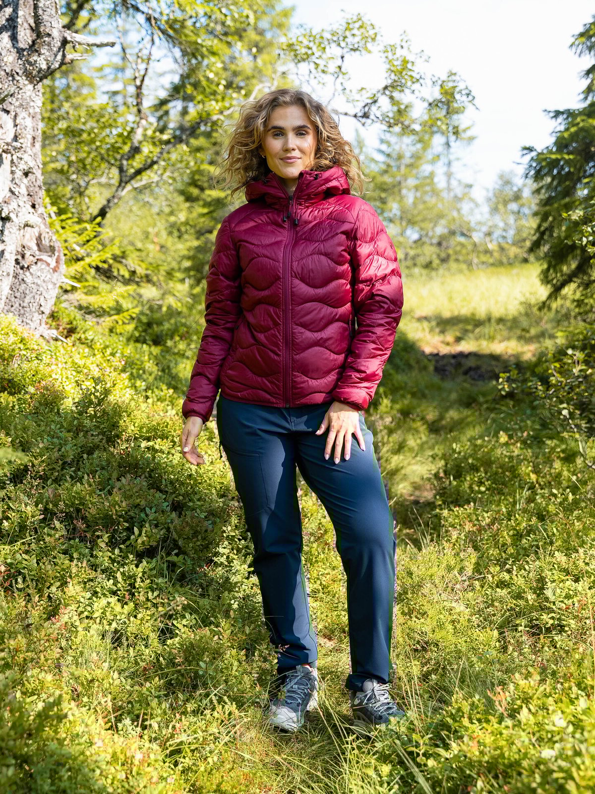 Peak Performance Helium Down Hood Jacket Women Vertical Zenith / Tech Burgundy