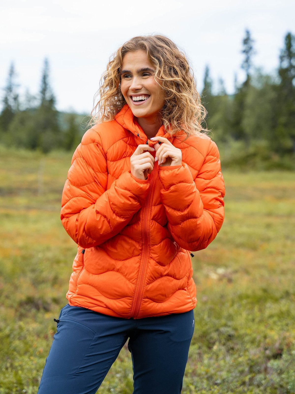 Peak Performance Helium Down Hood Jacket Women Solar Burst