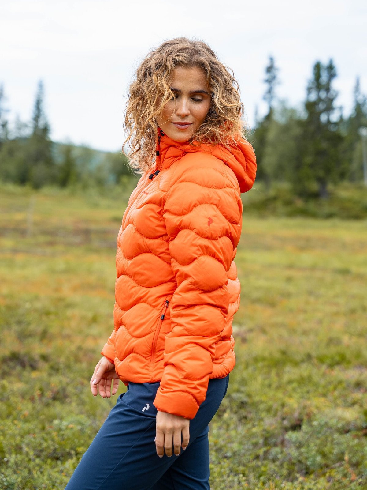 Peak Performance Helium Down Hood Jacket Women Solar Burst
