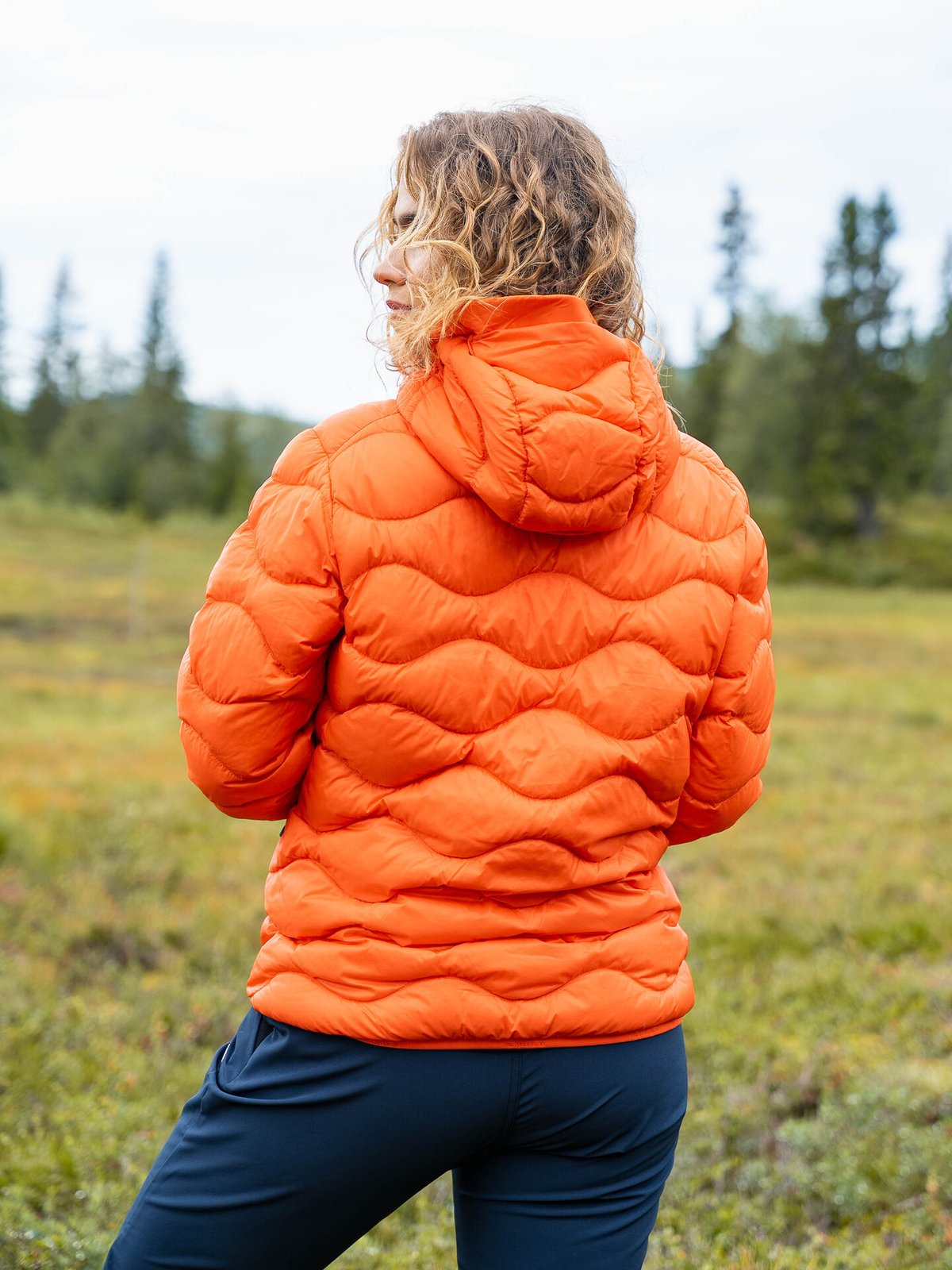 Peak Performance Helium Down Hood Jacket Women Solar Burst