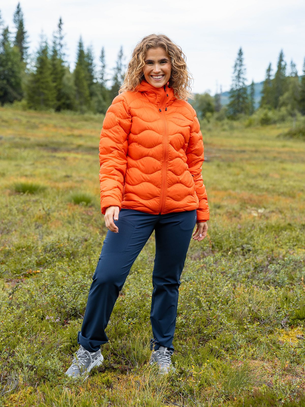 Peak Performance Helium Down Hood Jacket Women Solar Burst