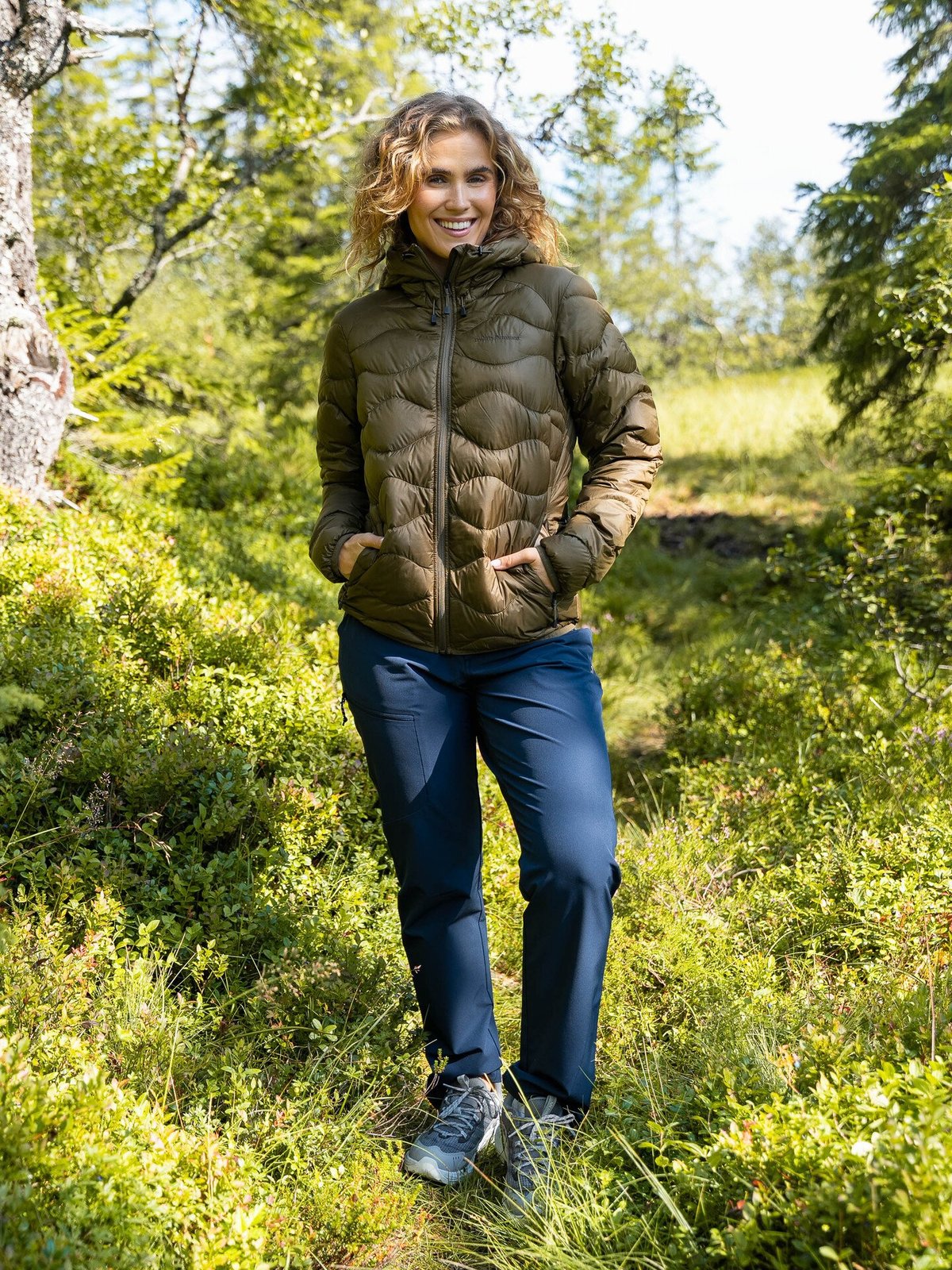 Peak Performance Helium Down Hood Jacket Women Meadow Moss / Sierra Sand