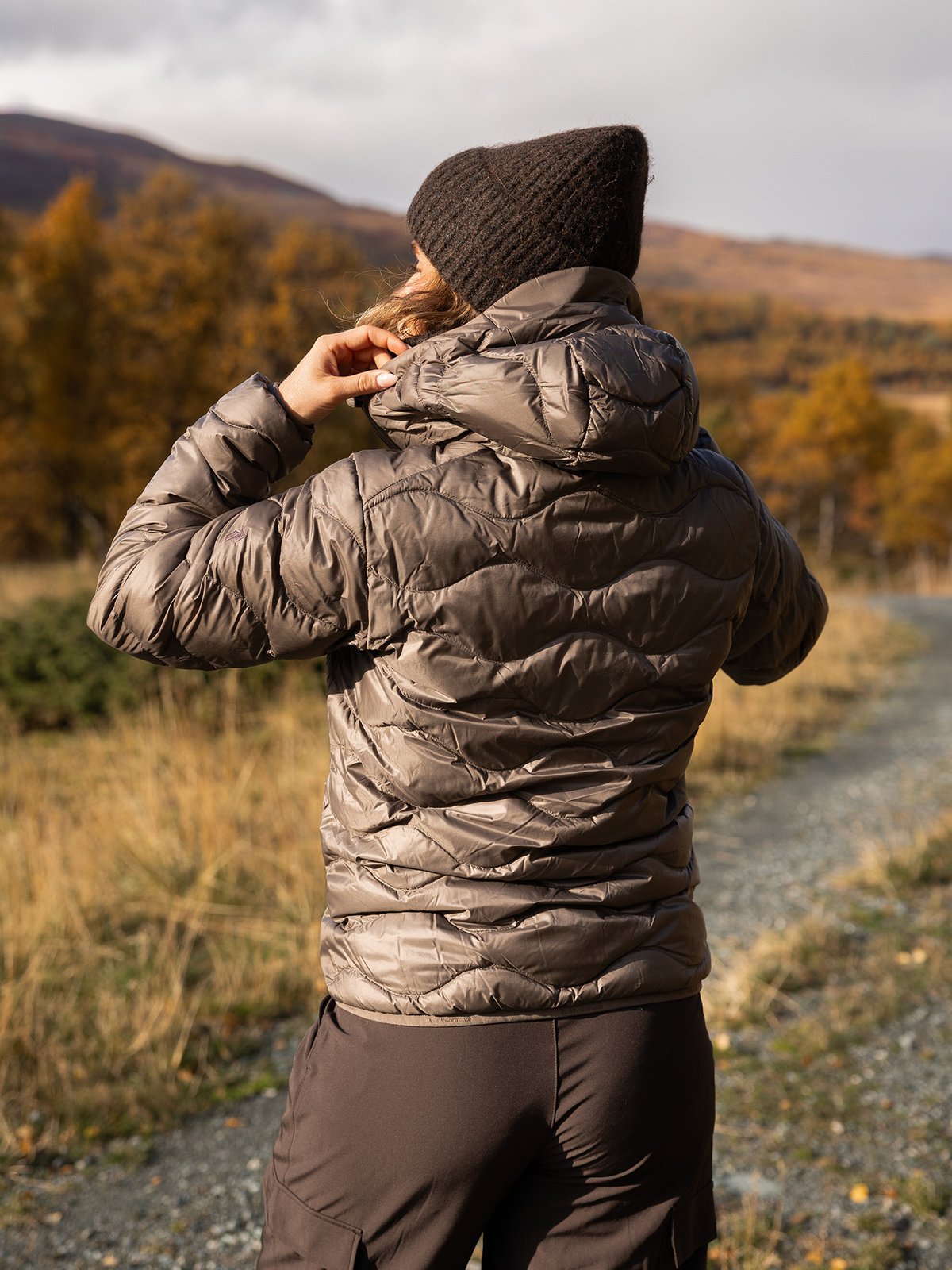 Peak Performance Helium Down Hood Jacket Women Terrain Tan