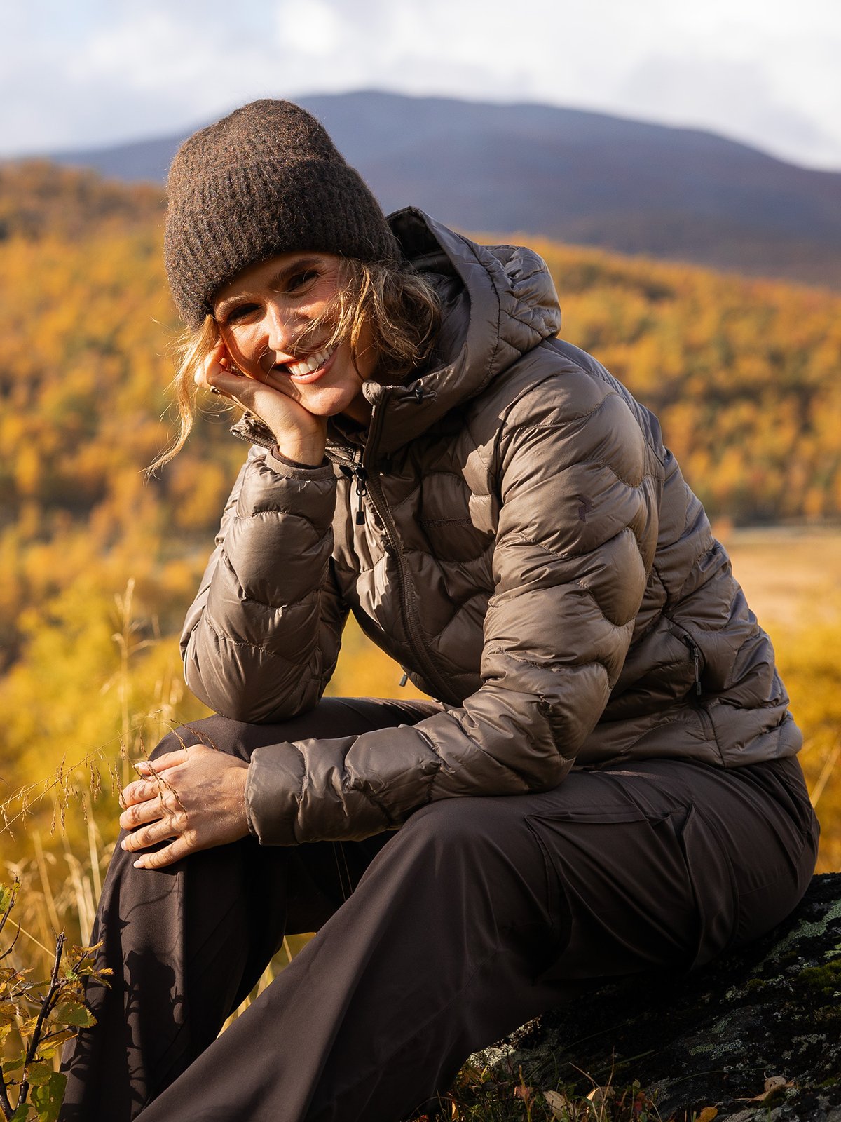 Peak Performance Helium Down Hood Jacket Women Terrain Tan