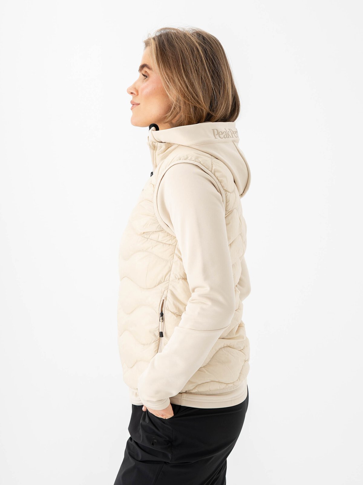 Peak Performance Helium Down Vest Women Sand Fog